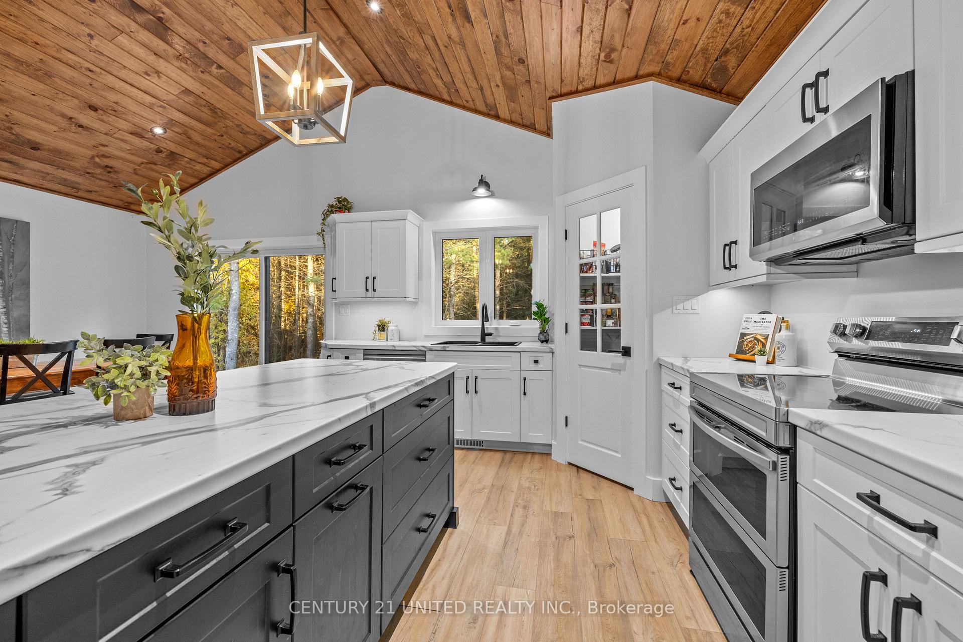 Photo 5 of 2135 Sixth Line Road N Dummer, Douro-Dummer — HOMEH