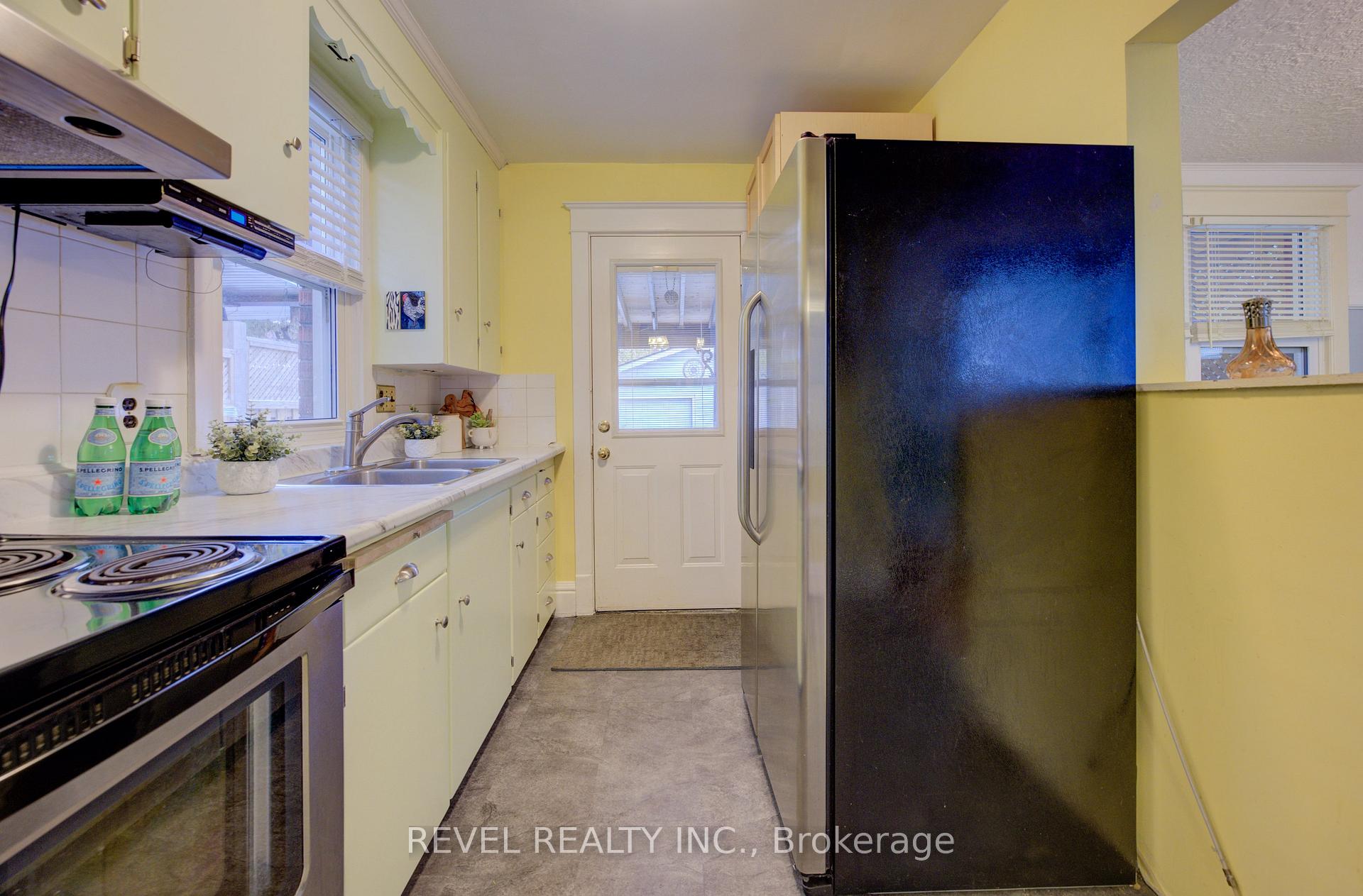 Photo 15 of 274 Park Row S, Hamilton, Delta — HOMEH
