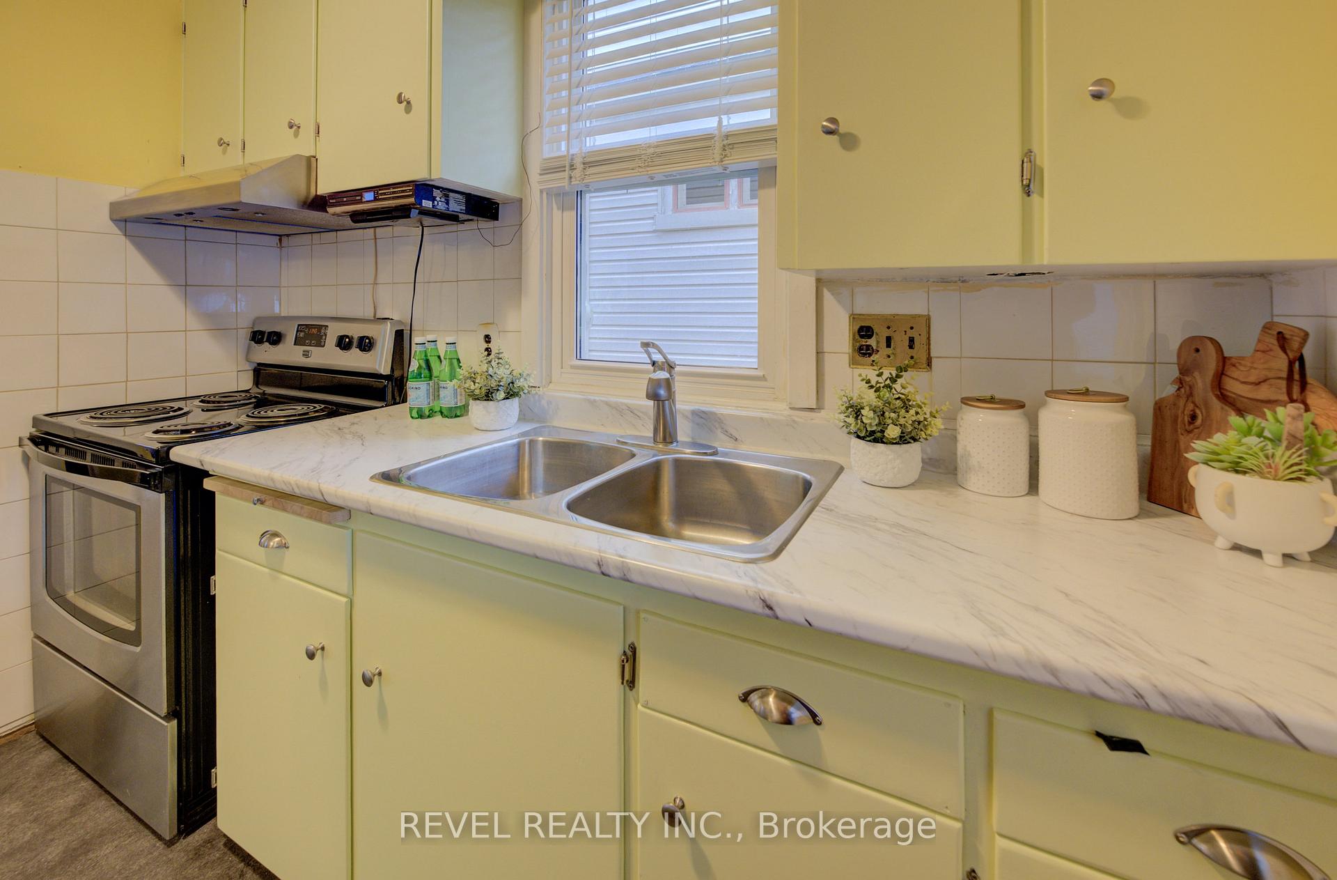 Photo 16 of 274 Park Row S, Hamilton, Delta — HOMEH