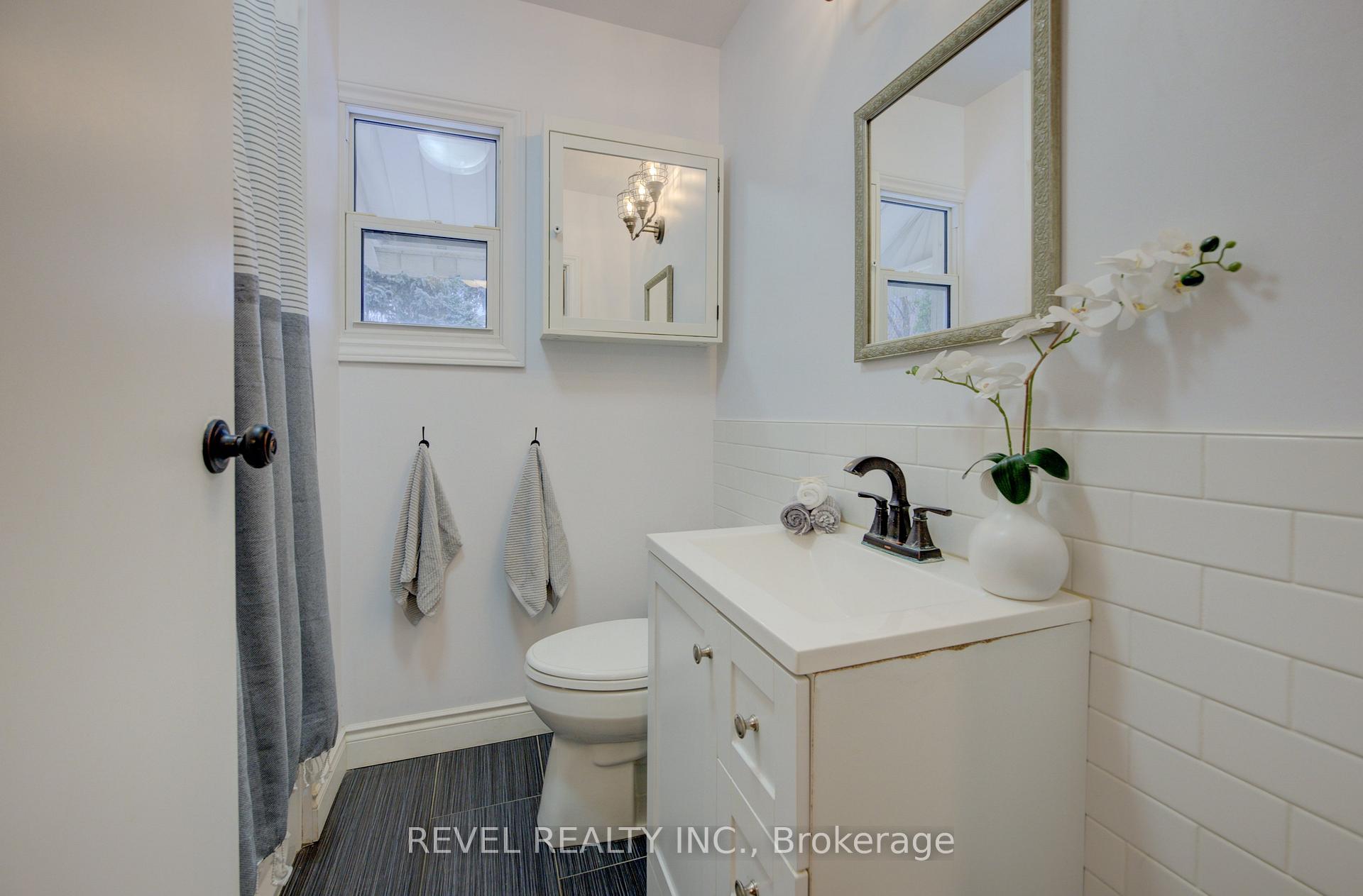 Photo 24 of 274 Park Row S, Hamilton, Delta — HOMEH