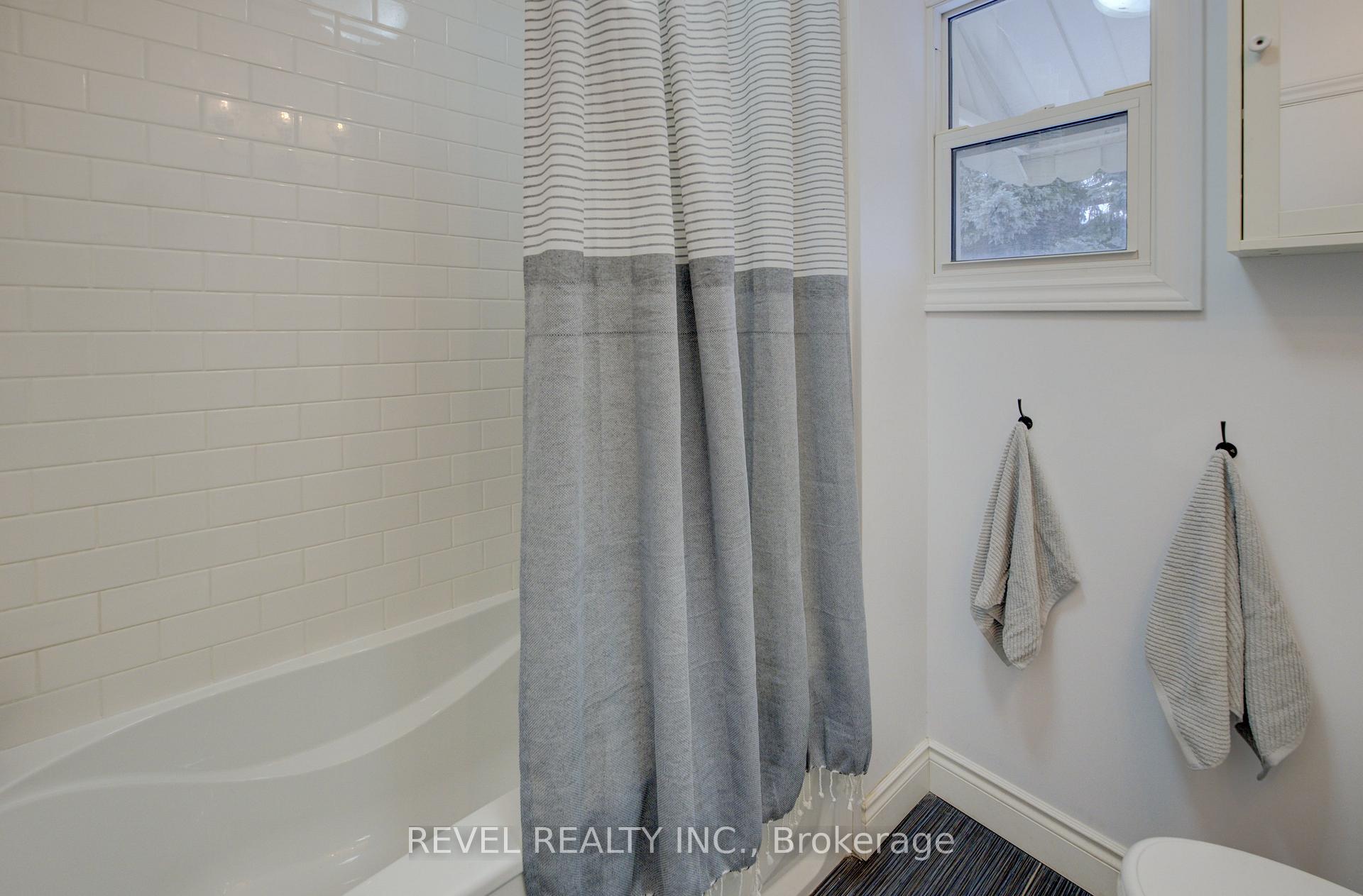 Photo 25 of 274 Park Row S, Hamilton, Delta — HOMEH