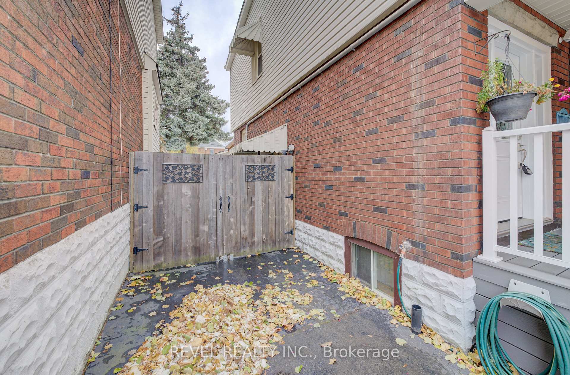 Photo 30 of 274 Park Row S, Hamilton, Delta — HOMEH