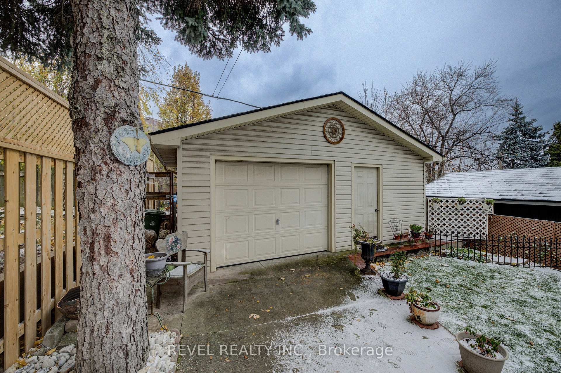 Photo 36 of 274 Park Row S, Hamilton, Delta — HOMEH