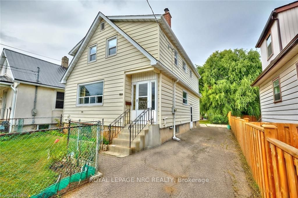 Front of 223 Niagara Street