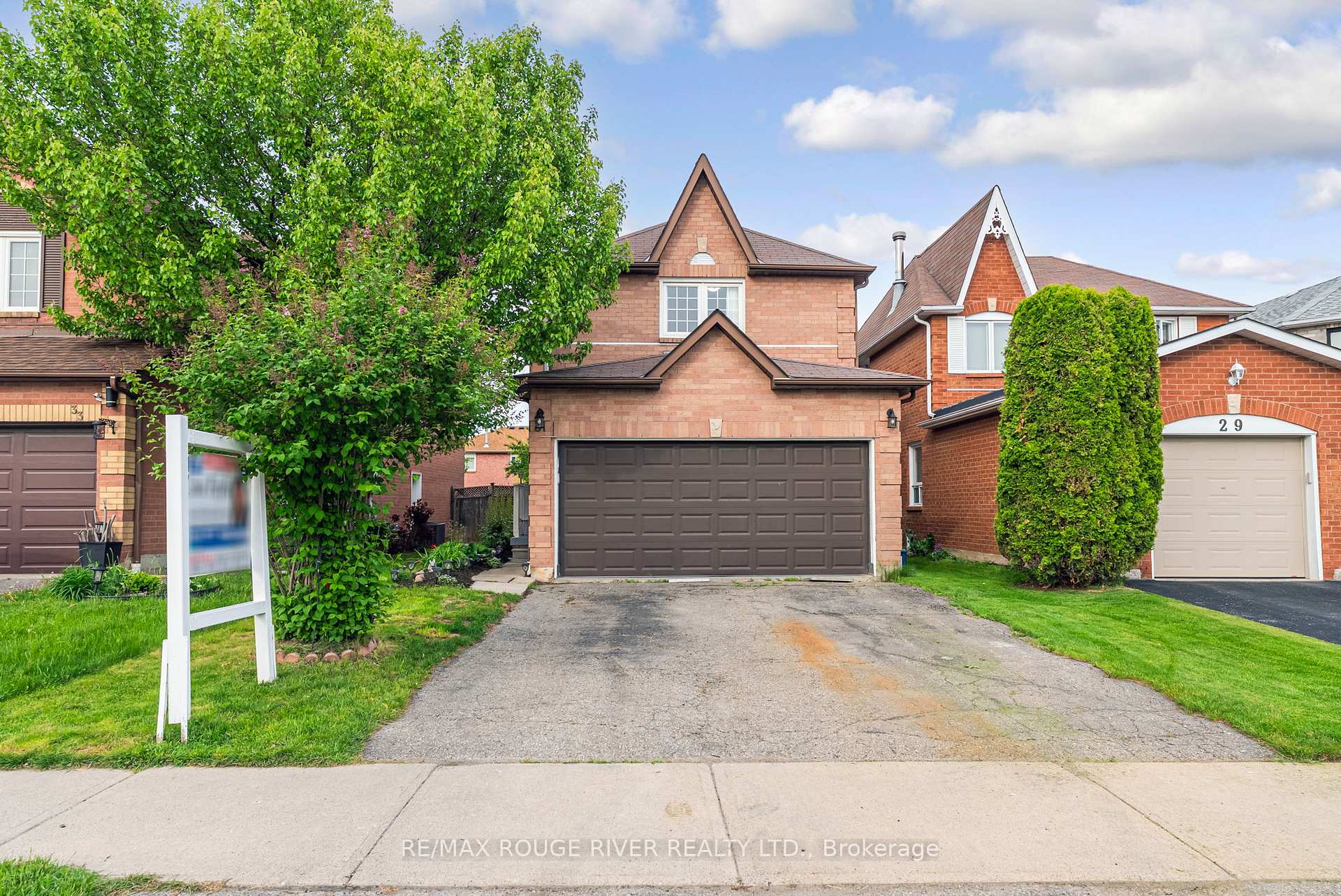 Photo 1 of 31 Sharp Crescent, Ajax, Central — HOMEH