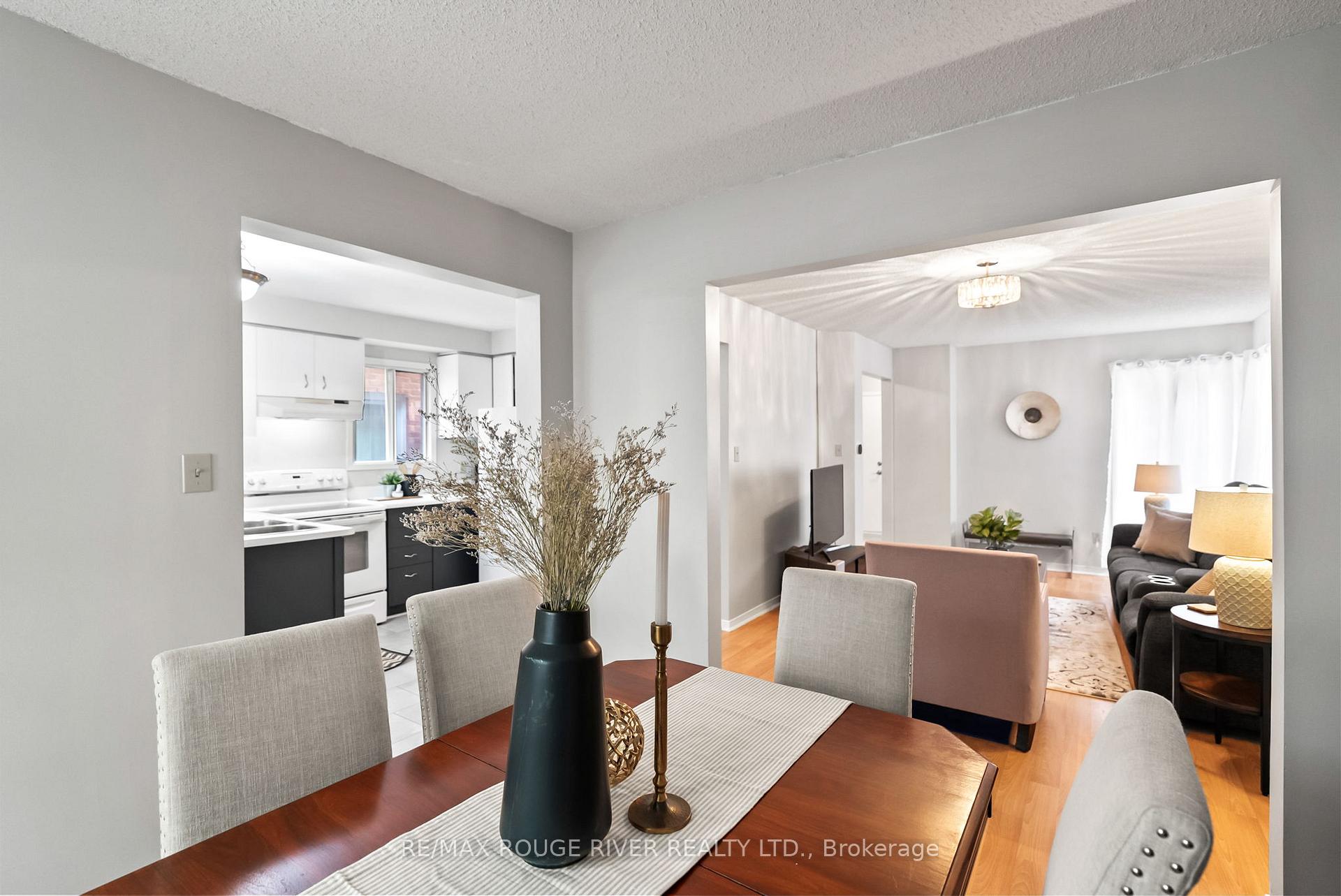 Photo 13 of 31 Sharp Crescent, Ajax, Central — HOMEH
