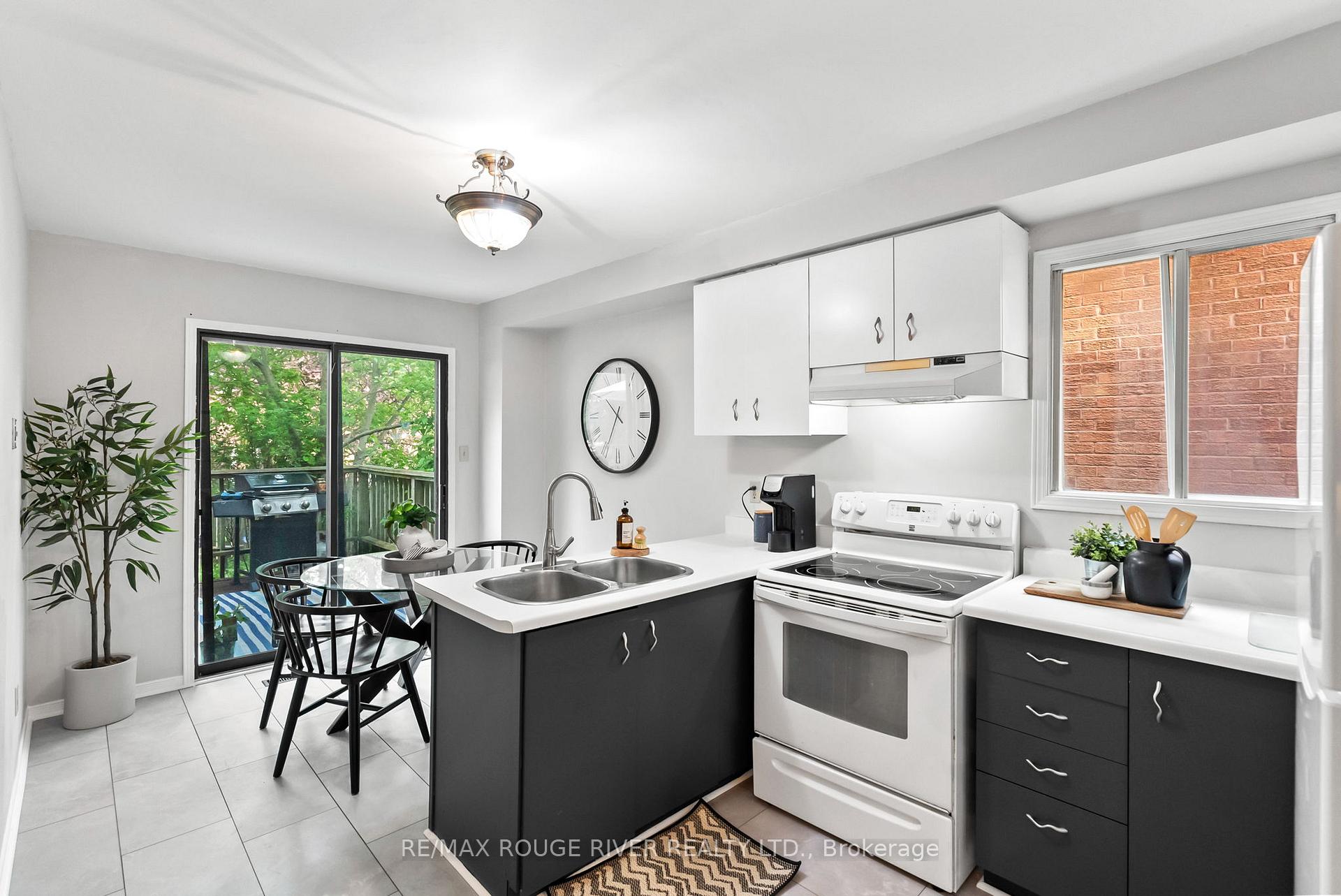 Photo 22 of 31 Sharp Crescent, Ajax, Central — HOMEH