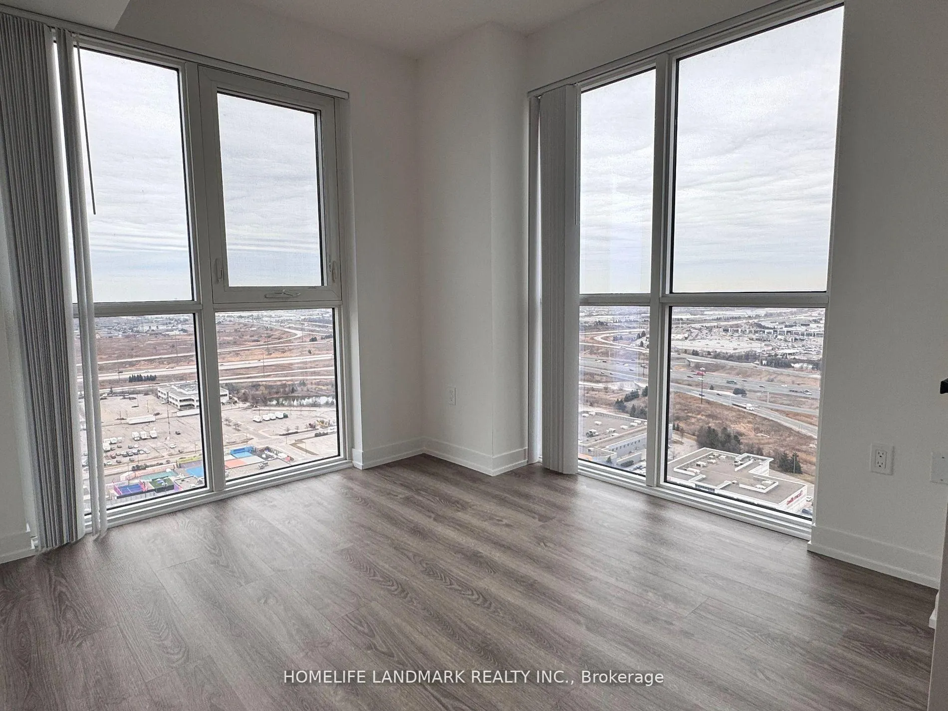 Photo 7 of Unit 3306, 195 Commerce Street, Vaughan, Vaughan Corporate Centre — HOMEH
