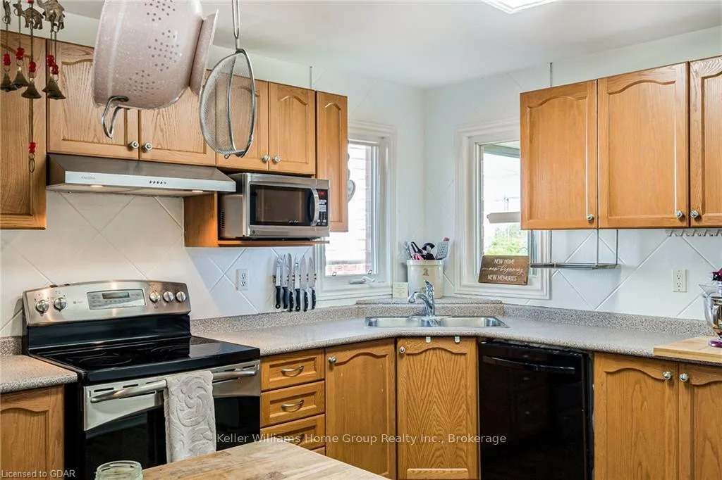 Photo 13 of 38 Grassyplain Drive, Hamilton, Villages of Glancaster — HOMEH