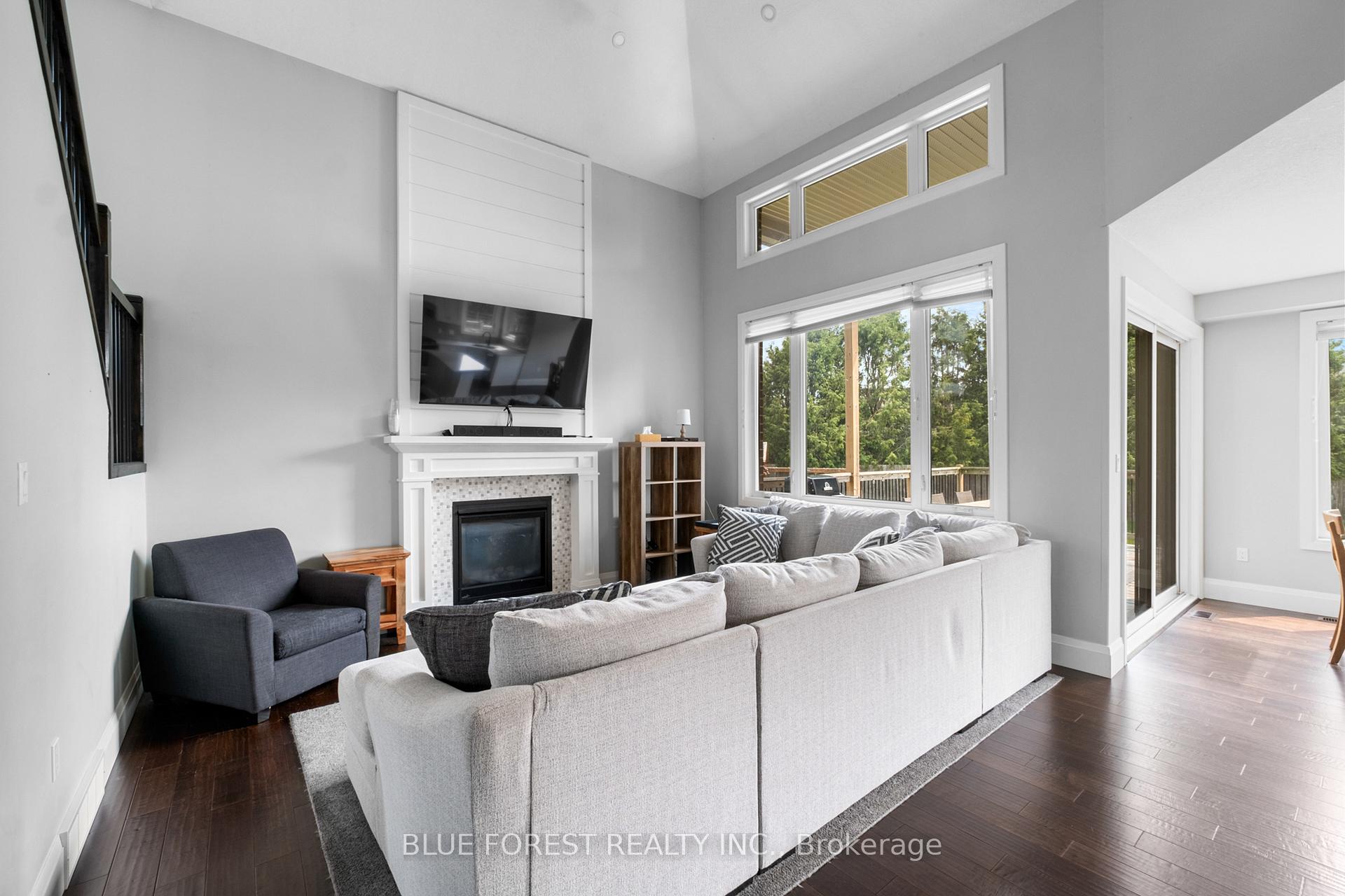 Photo 5 of 155 Wintermute Court, Central Elgin, Belmont — HOMEH