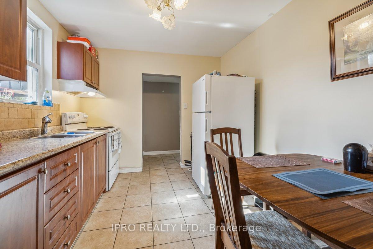 Photo 5 of 587 Waterloo Street, Hamilton, Parkview — HOMEH