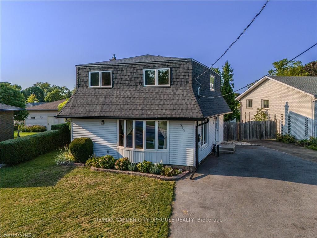 Front of 219 Lakeshore Road