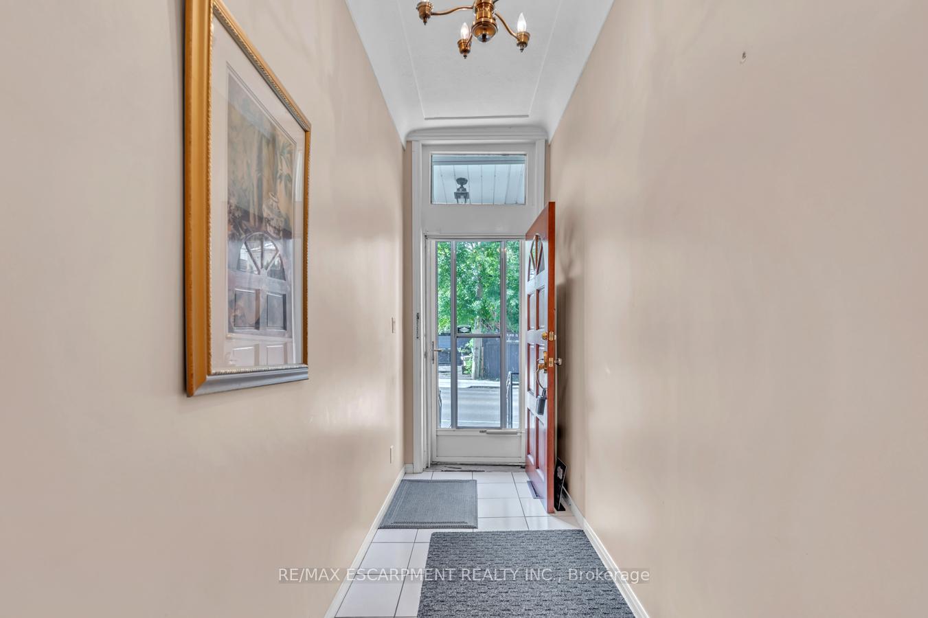Photo 5 of 260 Bay Street N, Hamilton, Central — HOMEH