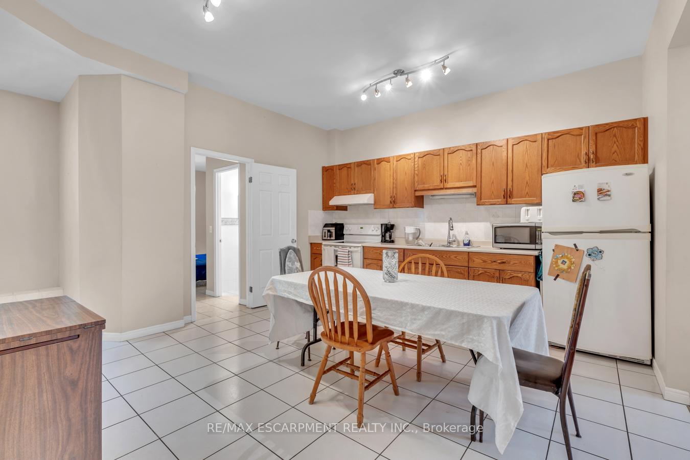 Photo 7 of 260 Bay Street N, Hamilton, Central — HOMEH