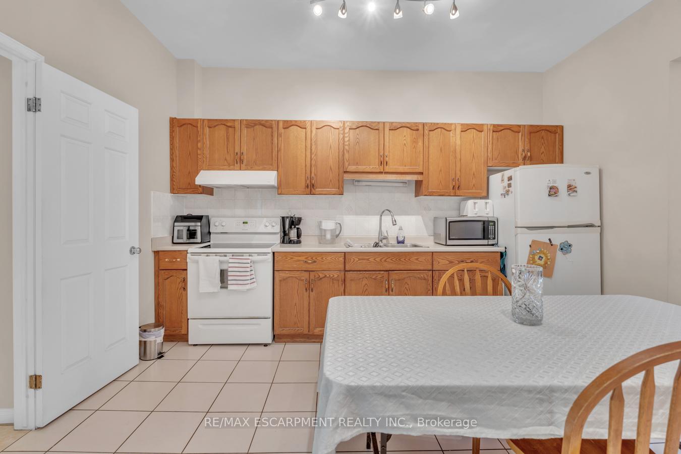 Photo 9 of 260 Bay Street N, Hamilton, Central — HOMEH