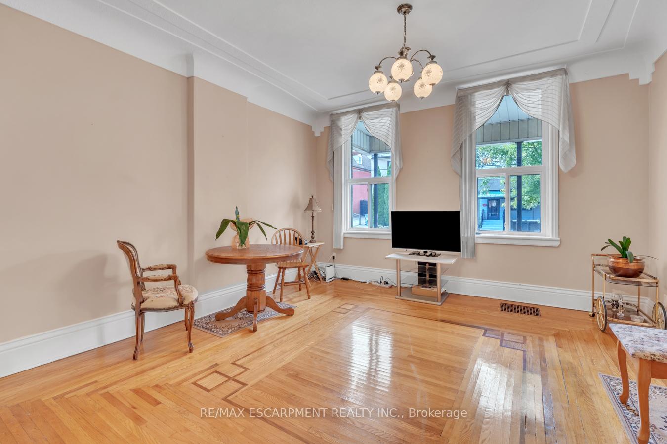 Photo 11 of 260 Bay Street N, Hamilton, Central — HOMEH