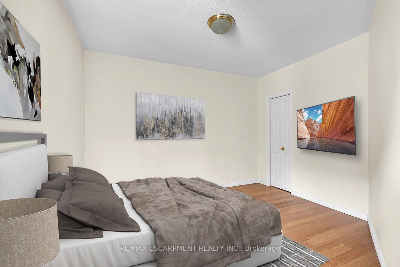 Photo 17 of 260 Bay Street N, Hamilton, Central — HOMEH