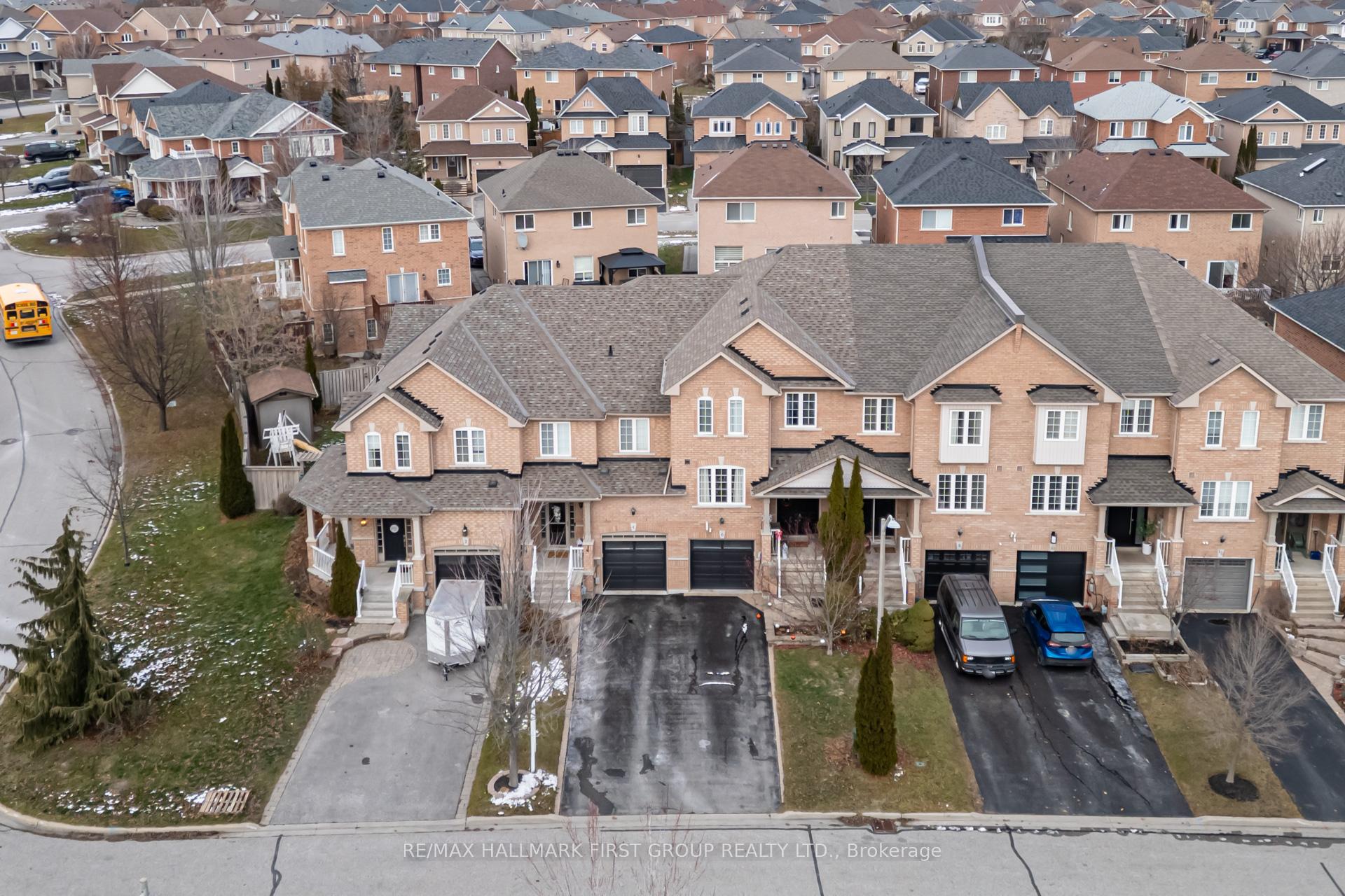 Photo 2 of 4 Beckett Crescent, Clarington, Courtice — HOMEH