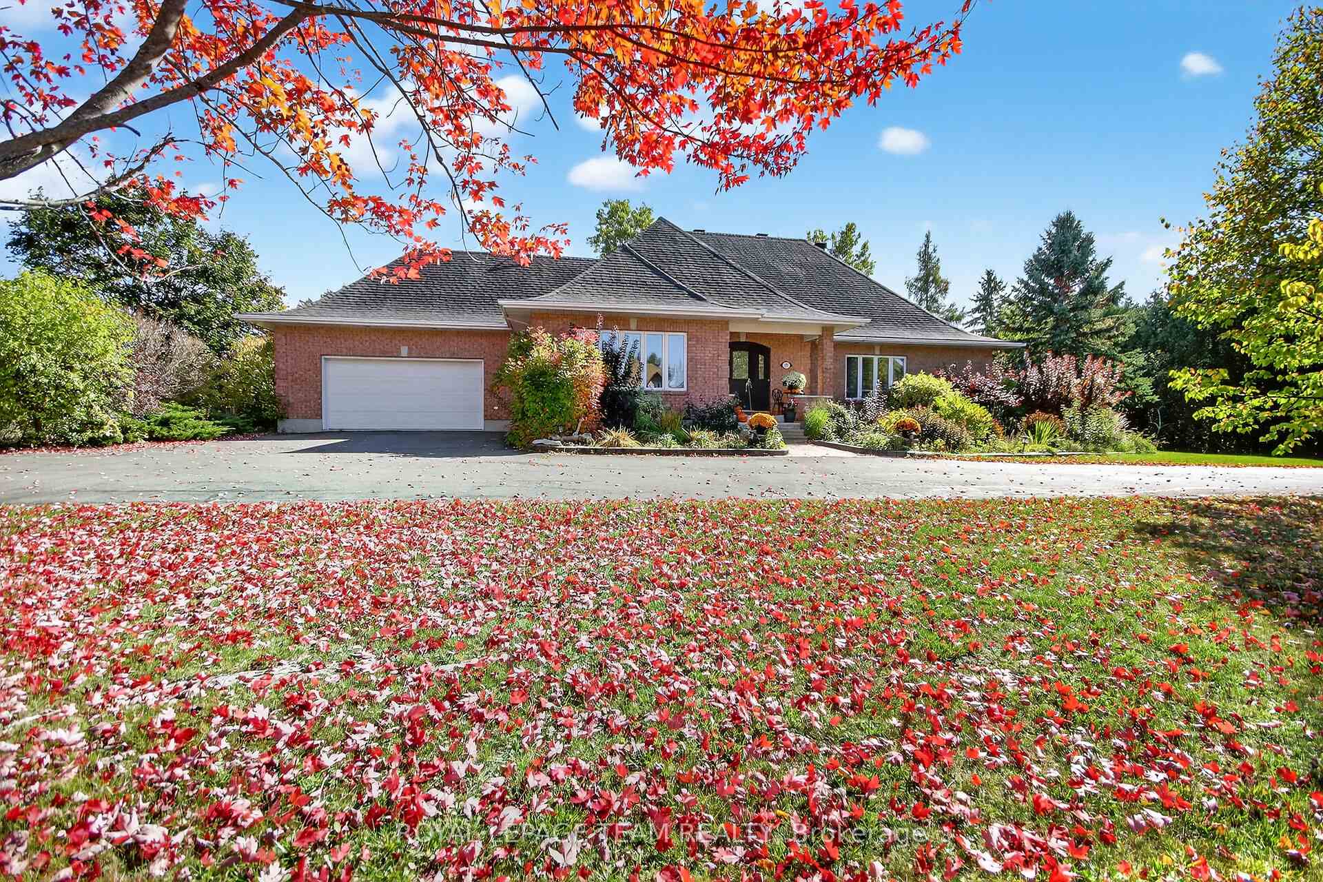 Photo 2 of 101 Falcon Brook Road, Ottawa, Huntley Ward (South West) — HOMEH