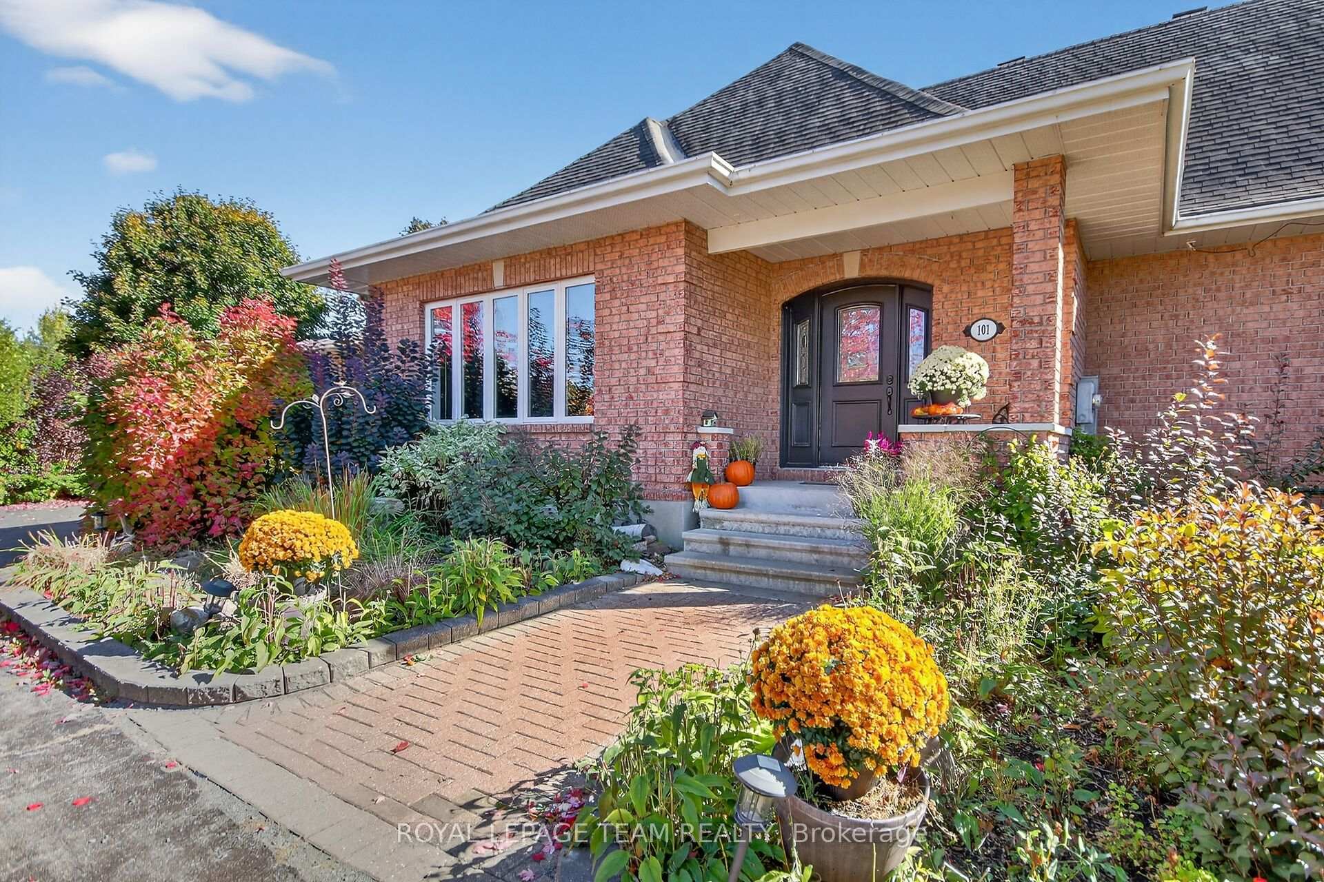 Photo 3 of 101 Falcon Brook Road, Ottawa, Huntley Ward (South West) — HOMEH