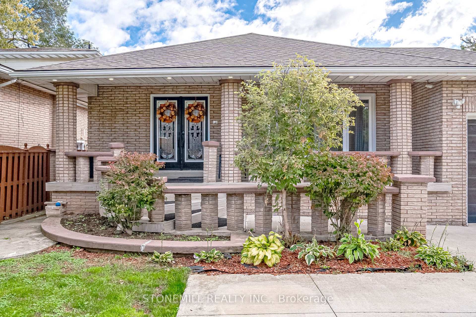 Photo 3 of 36 Blenheim Drive, Hamilton, Stoney Creek — HOMEH