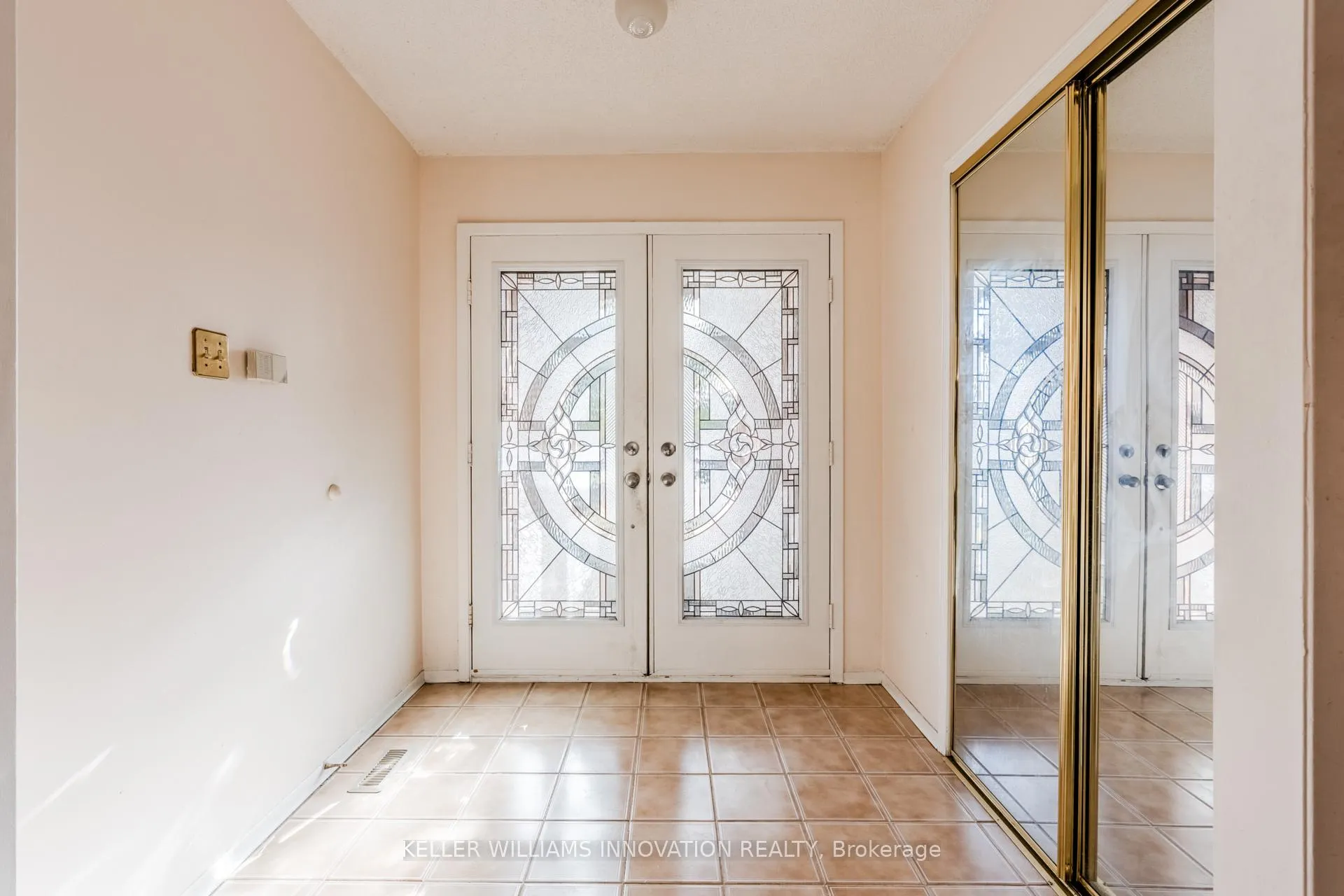 Photo 2 of 8 Dingwall Court, Brampton, Heart Lake West — HOMEH