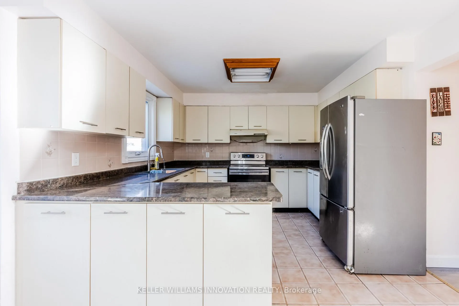Photo 10 of 8 Dingwall Court, Brampton, Heart Lake West — HOMEH
