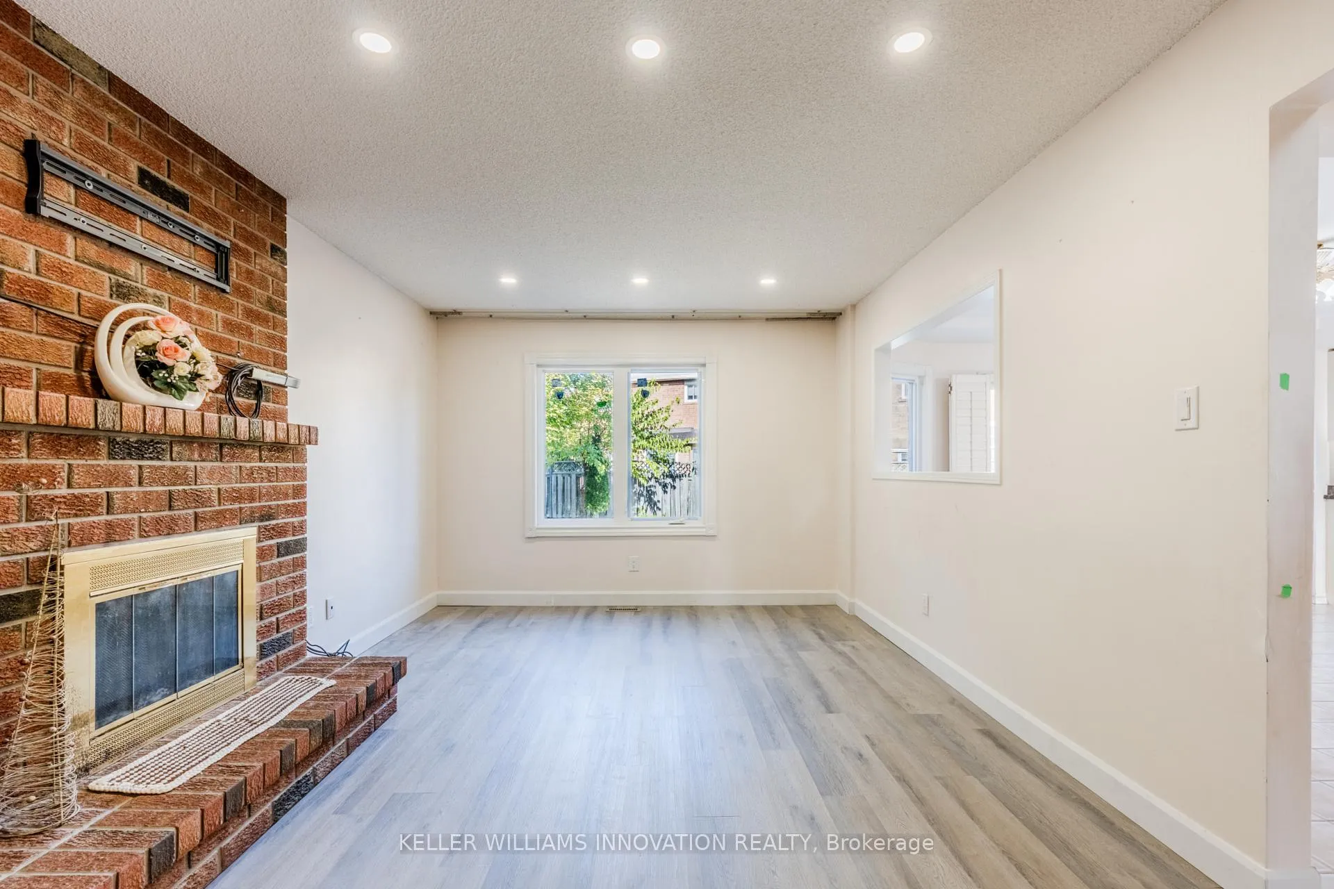 Photo 13 of 8 Dingwall Court, Brampton, Heart Lake West — HOMEH