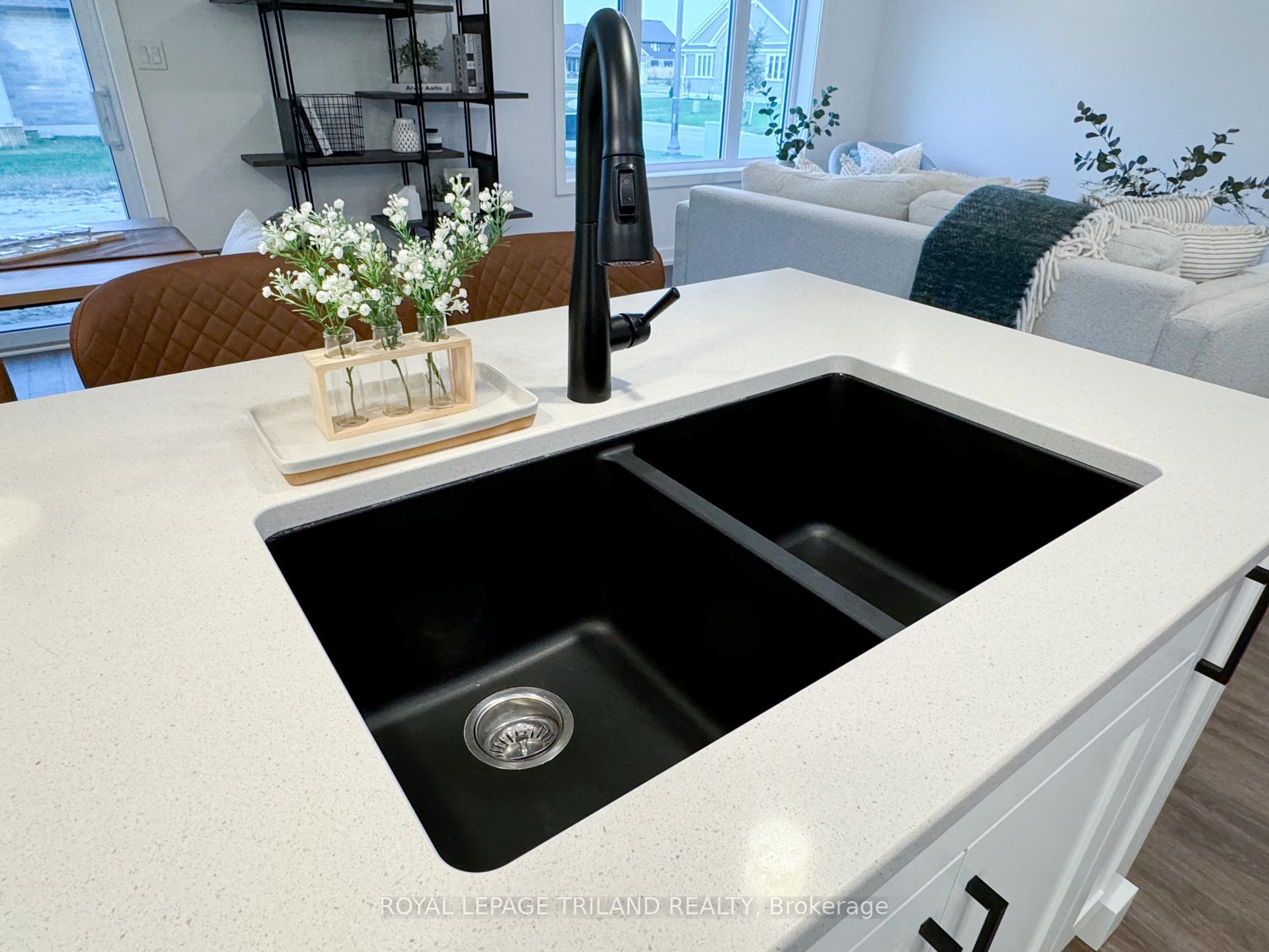 Photo 10 of 57 Silverleaf Path, St. Thomas — HOMEH