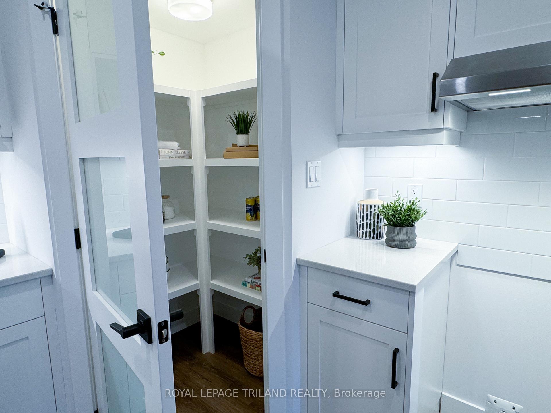 Photo 11 of 57 Silverleaf Path, St. Thomas — HOMEH