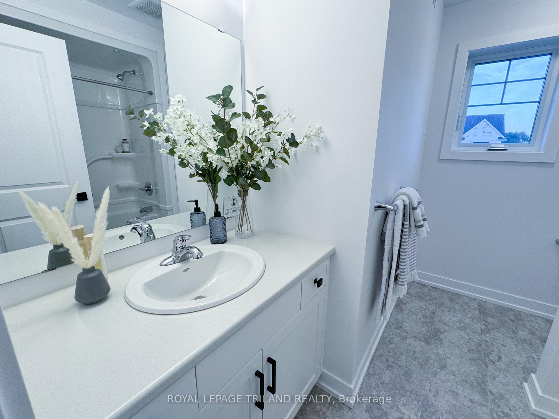 Photo 13 of 57 Silverleaf Path, St. Thomas — HOMEH