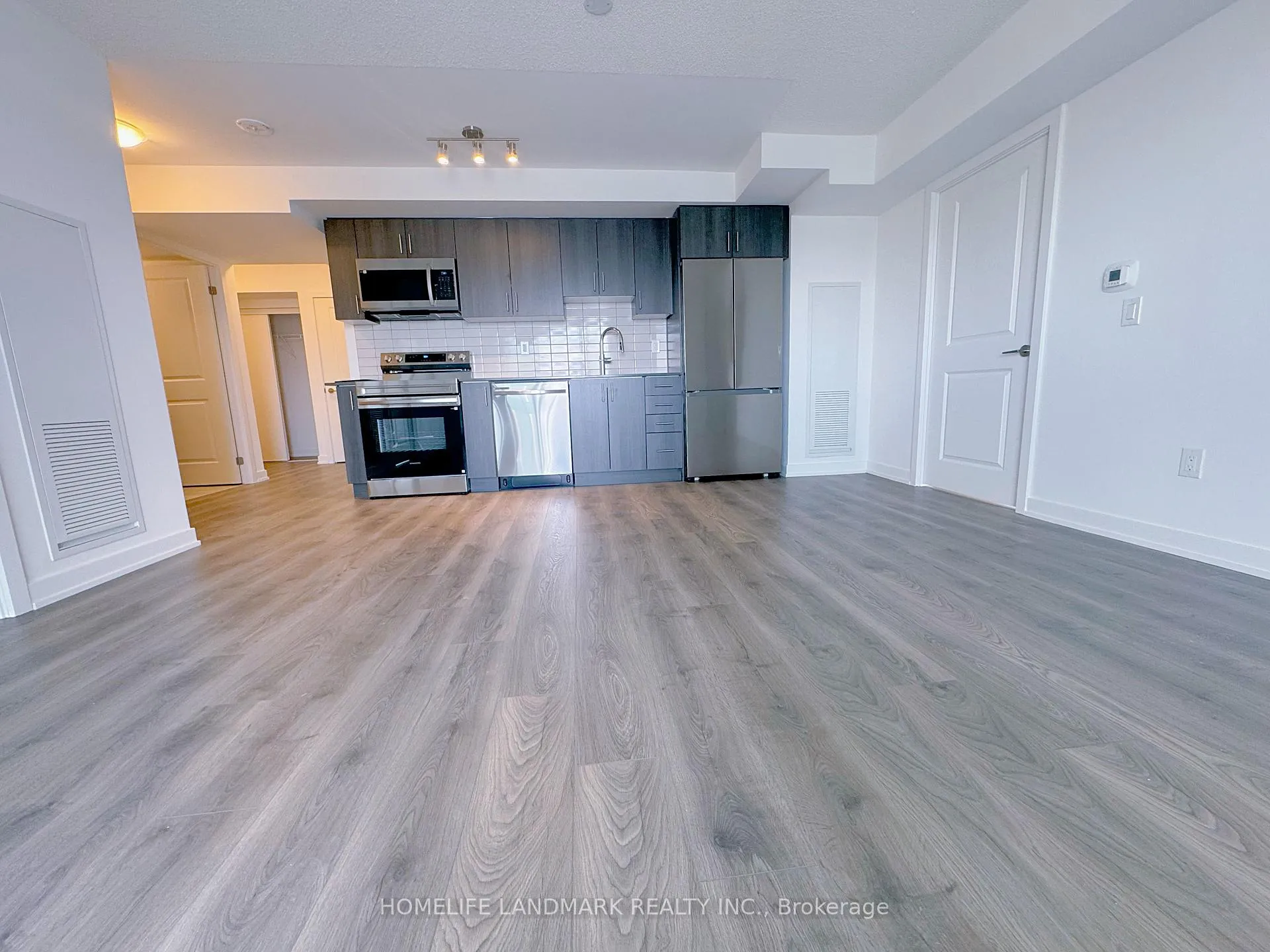 Photo 3 of Unit 911, 1010 Sandy Beach Road, Pickering, Bay Ridges — HOMEH