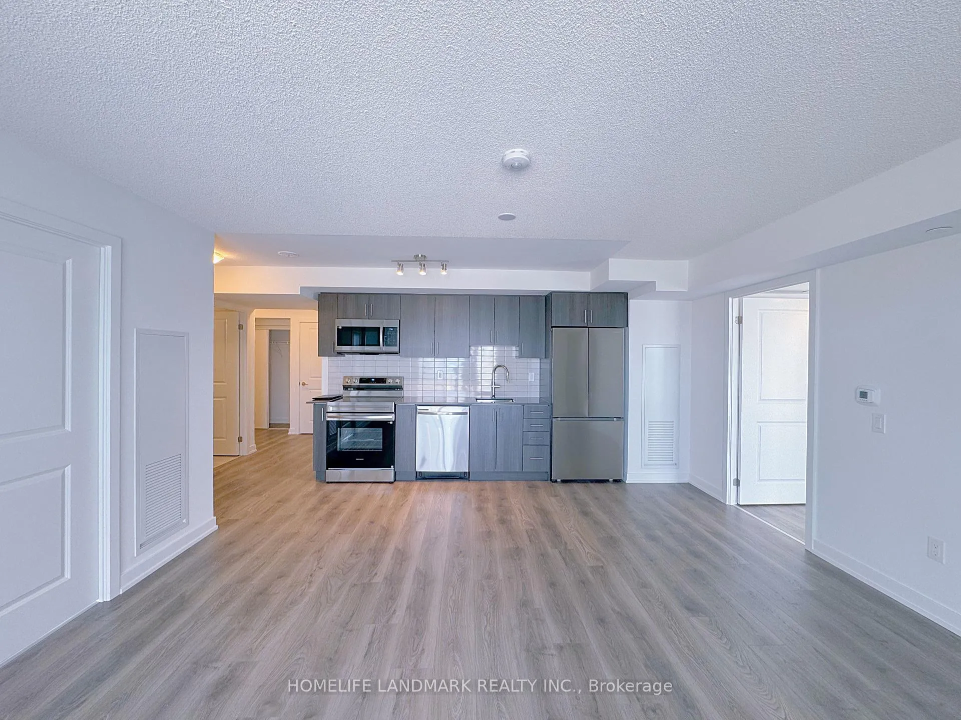 Photo 5 of Unit 911, 1010 Sandy Beach Road, Pickering, Bay Ridges — HOMEH