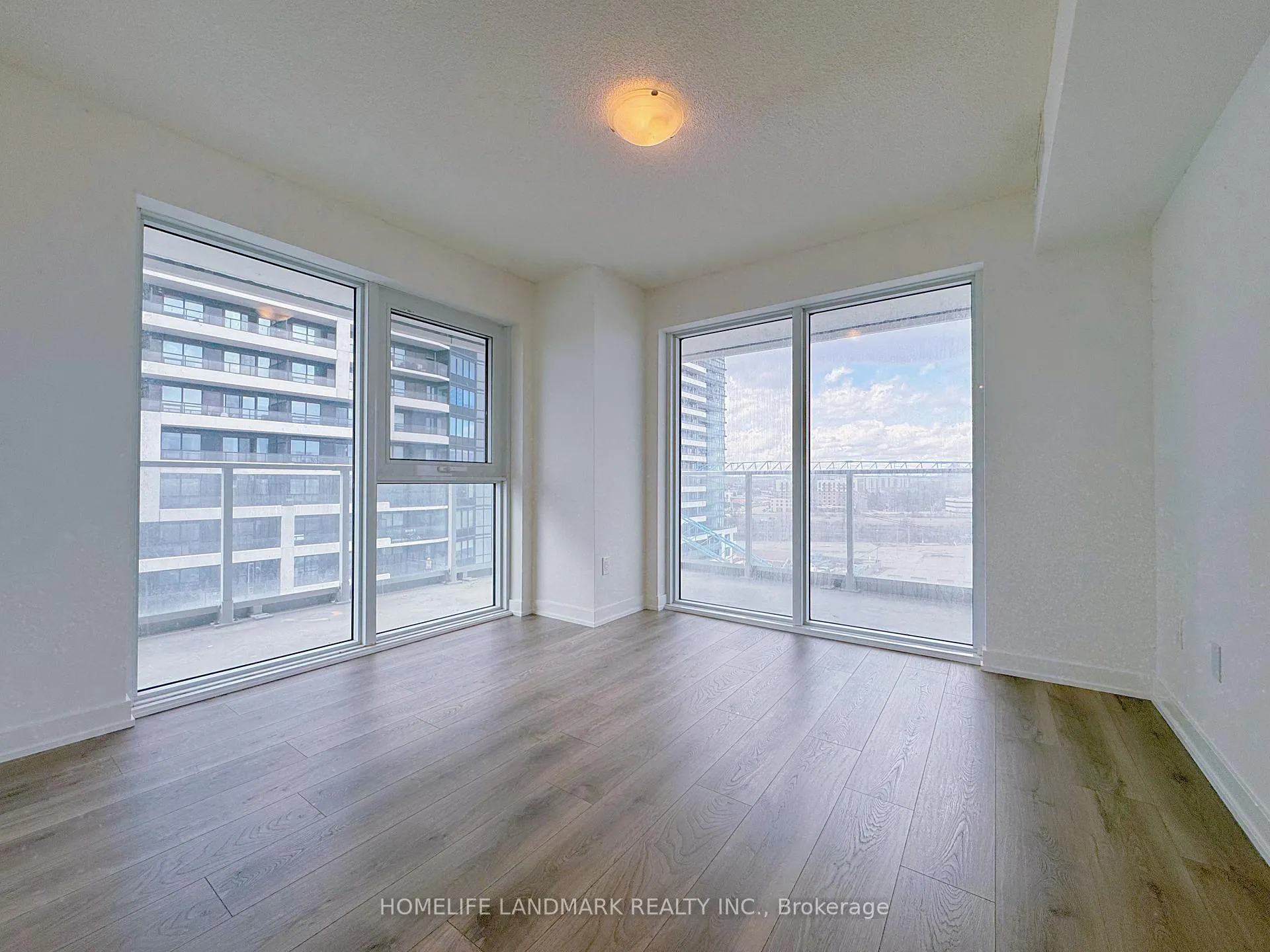 Photo 6 of Unit 911, 1010 Sandy Beach Road, Pickering, Bay Ridges — HOMEH
