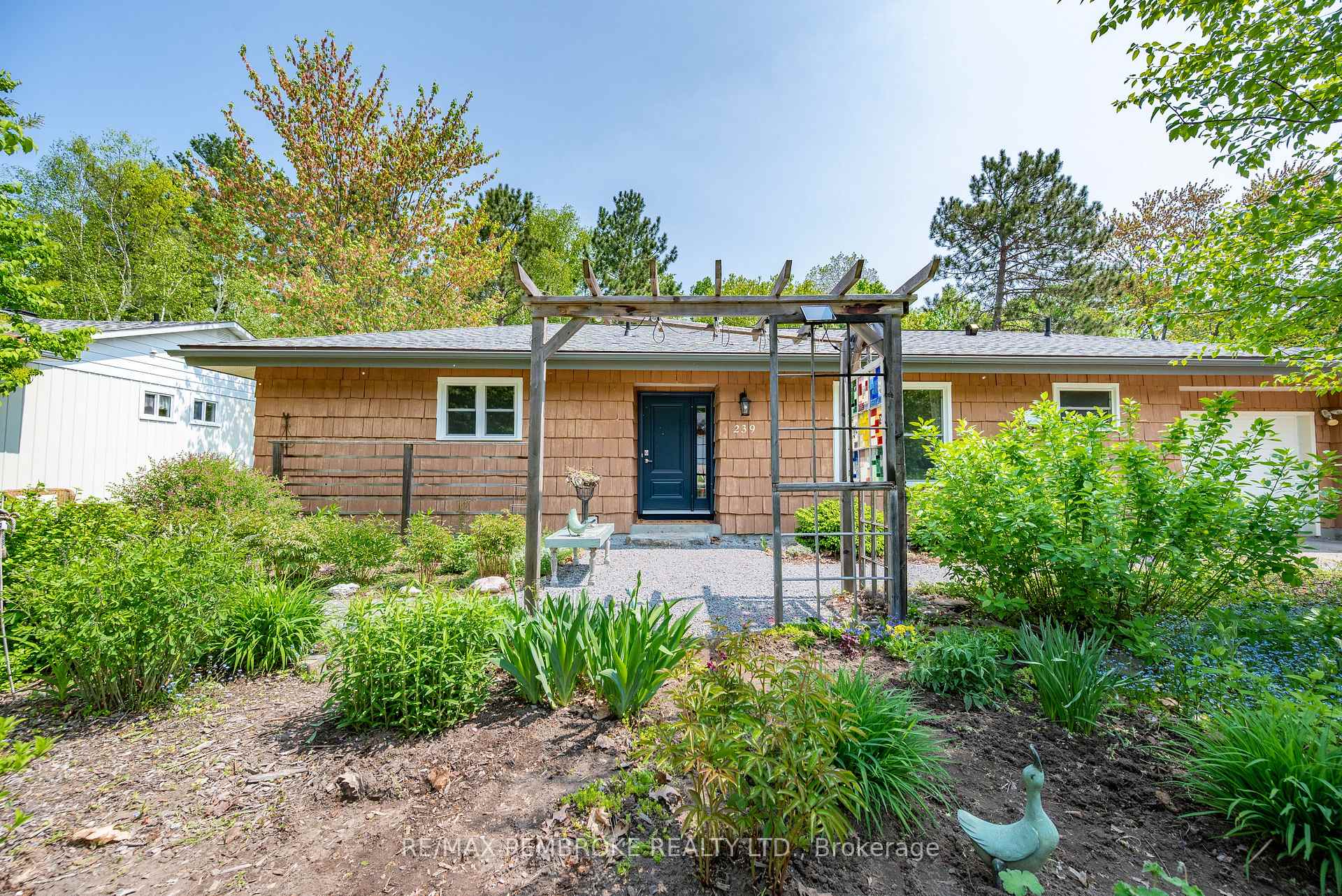Photo 5 of 239 Thomas Street, Deep River — HOMEH