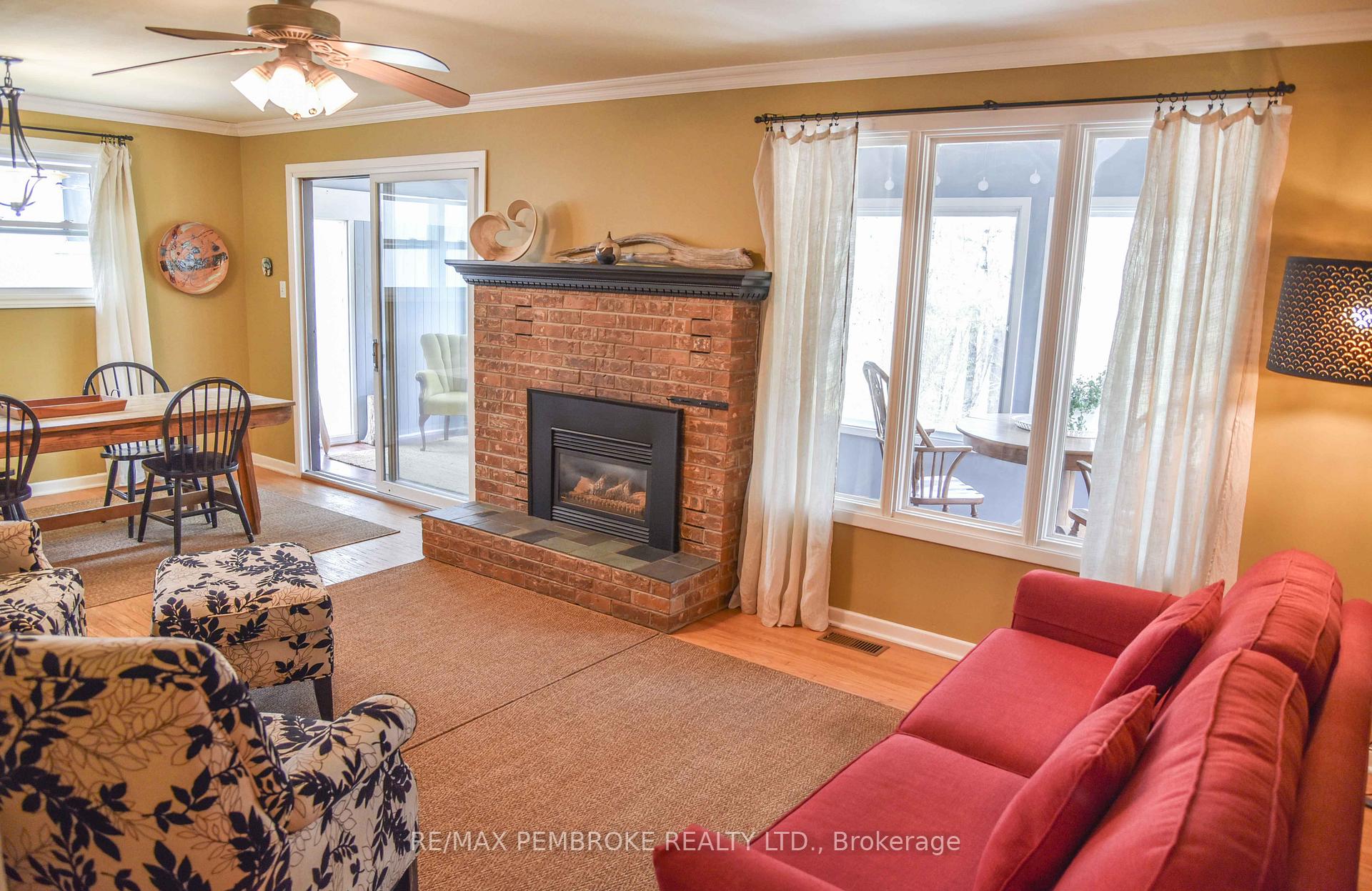 Photo 14 of 239 Thomas Street, Deep River — HOMEH