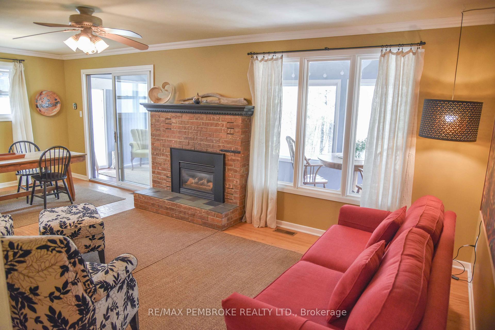 Photo 16 of 239 Thomas Street, Deep River — HOMEH