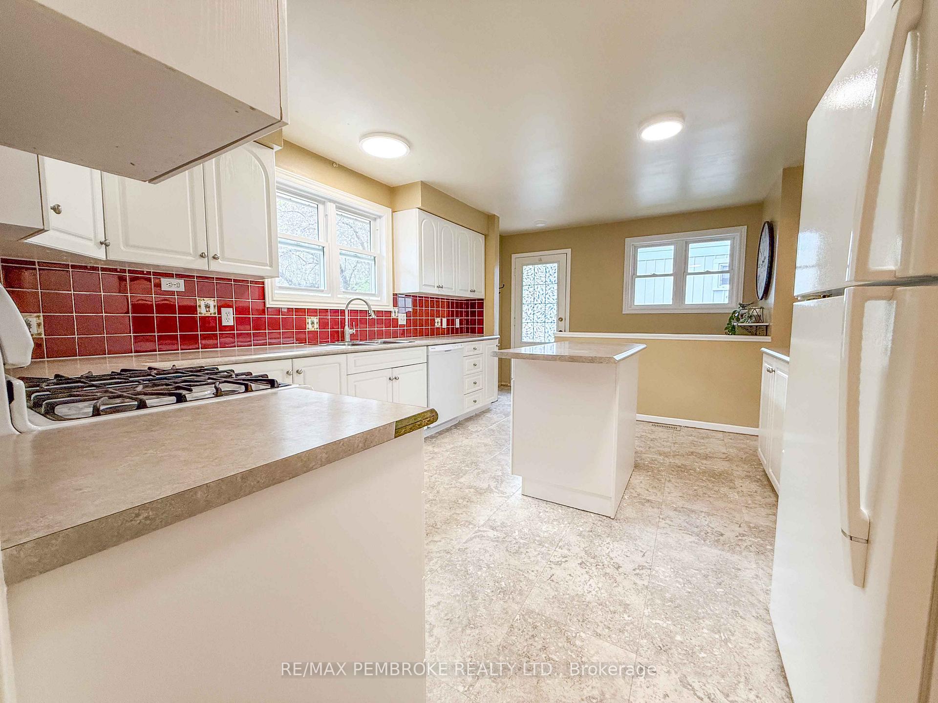 Photo 22 of 239 Thomas Street, Deep River — HOMEH