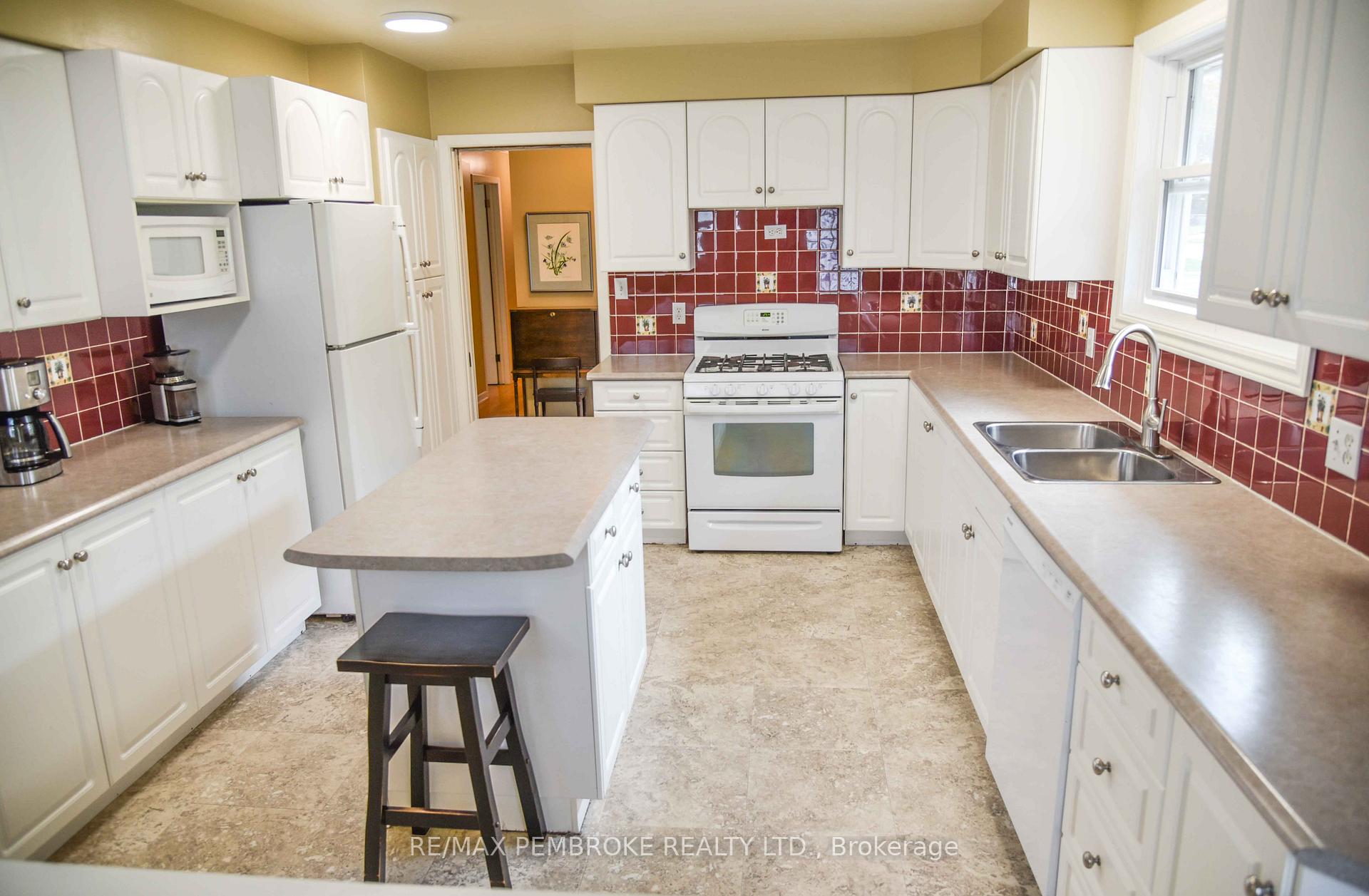 Photo 25 of 239 Thomas Street, Deep River — HOMEH