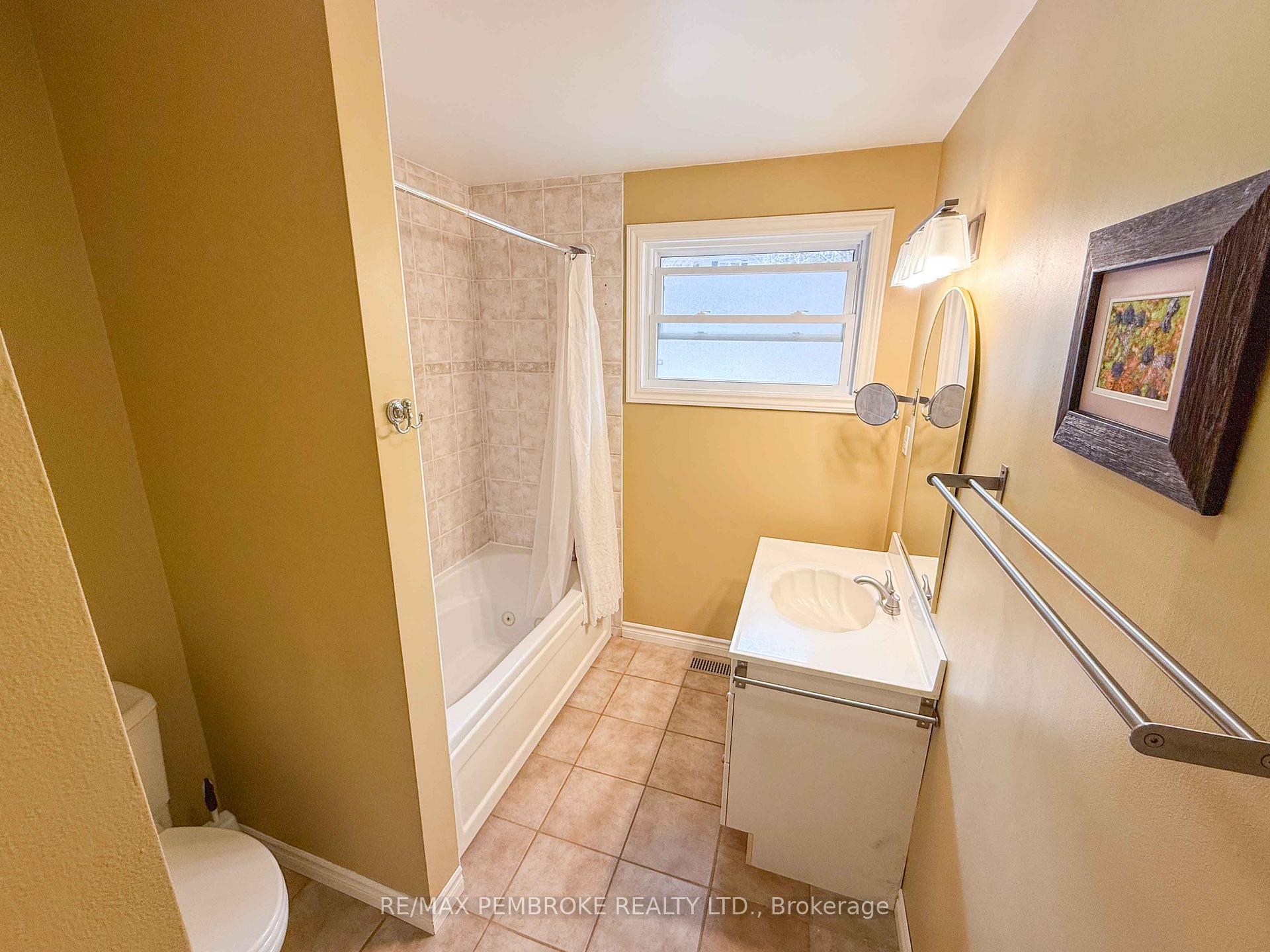Photo 30 of 239 Thomas Street, Deep River — HOMEH