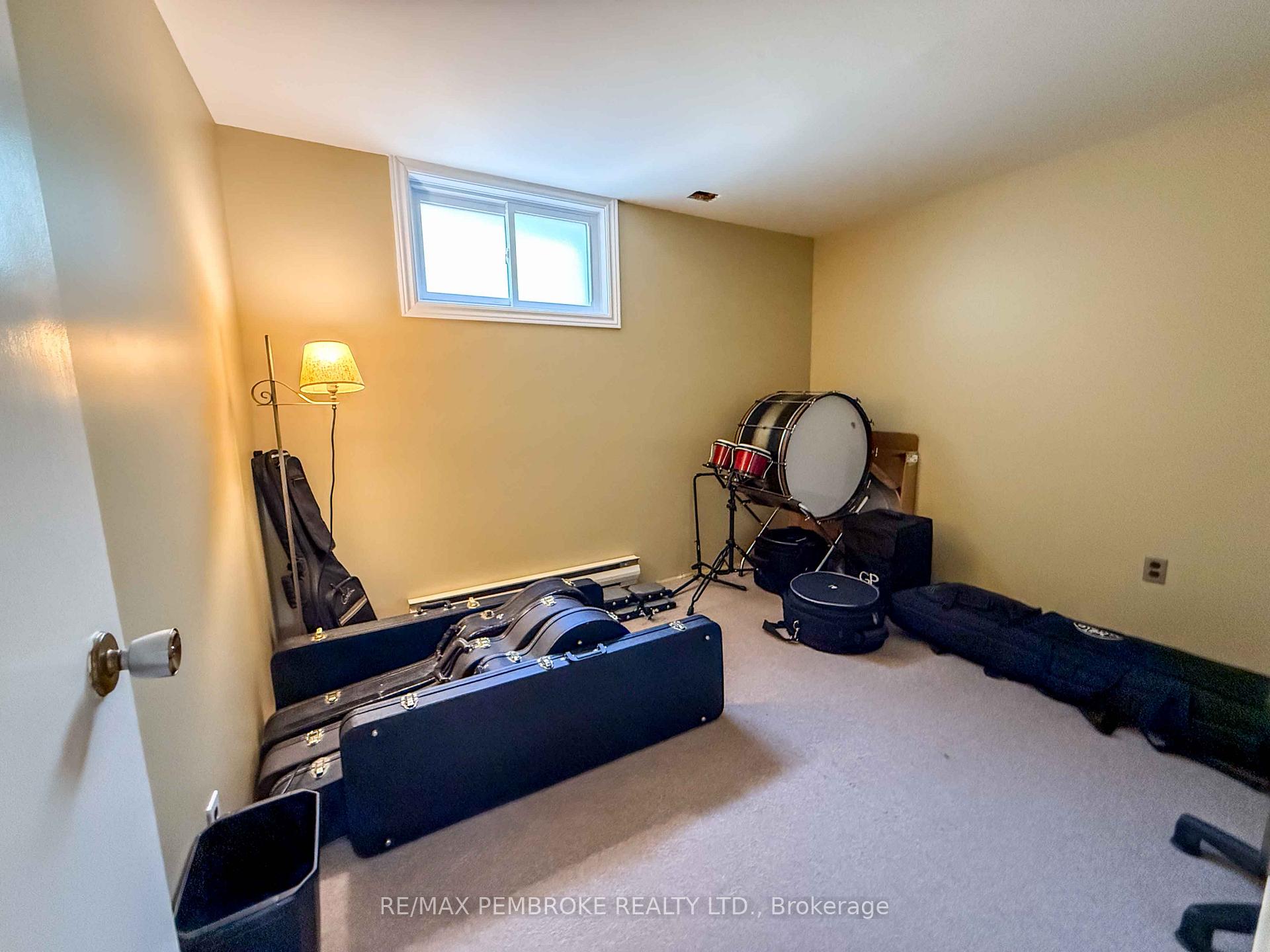 Photo 35 of 239 Thomas Street, Deep River — HOMEH