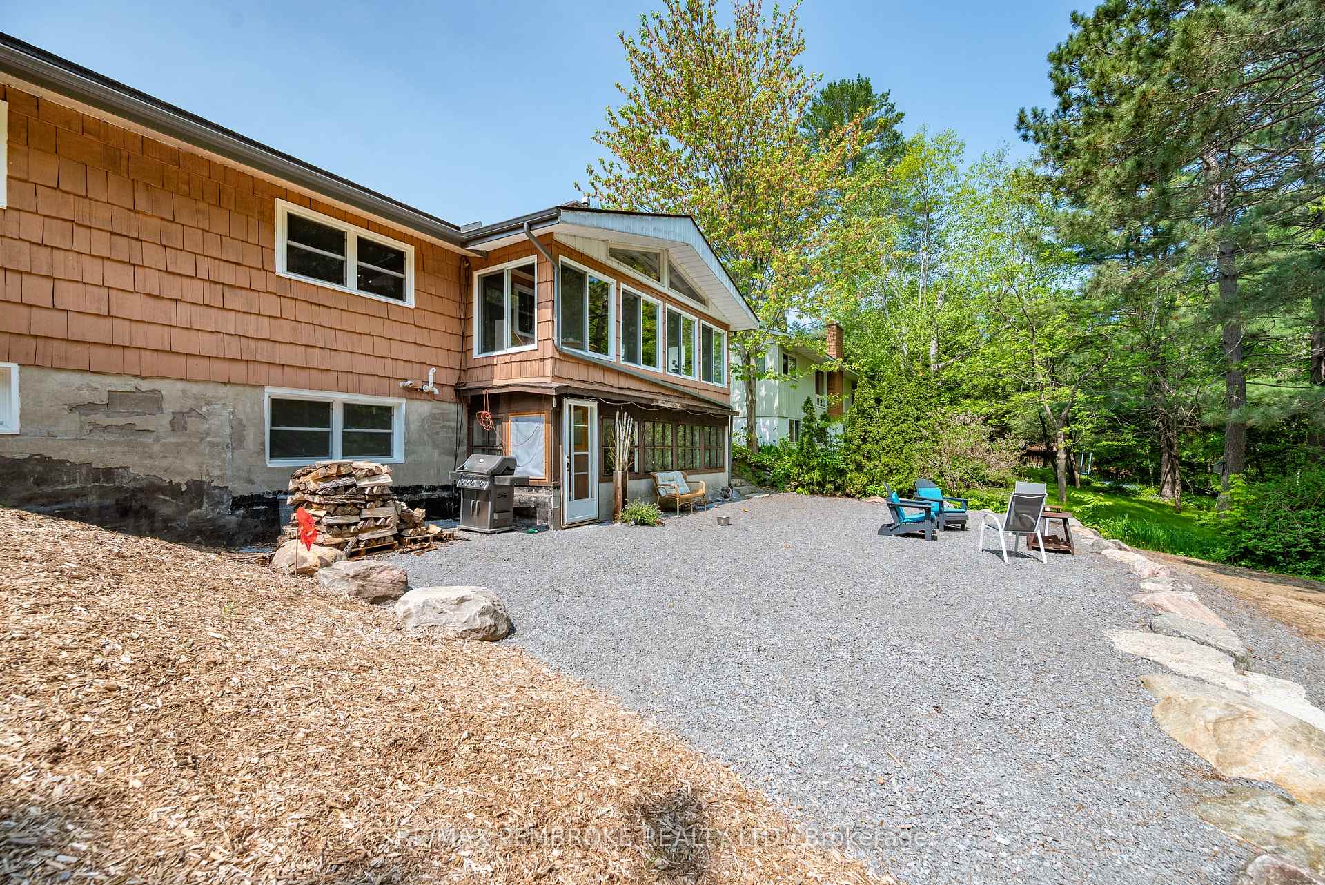 Photo 42 of 239 Thomas Street, Deep River — HOMEH