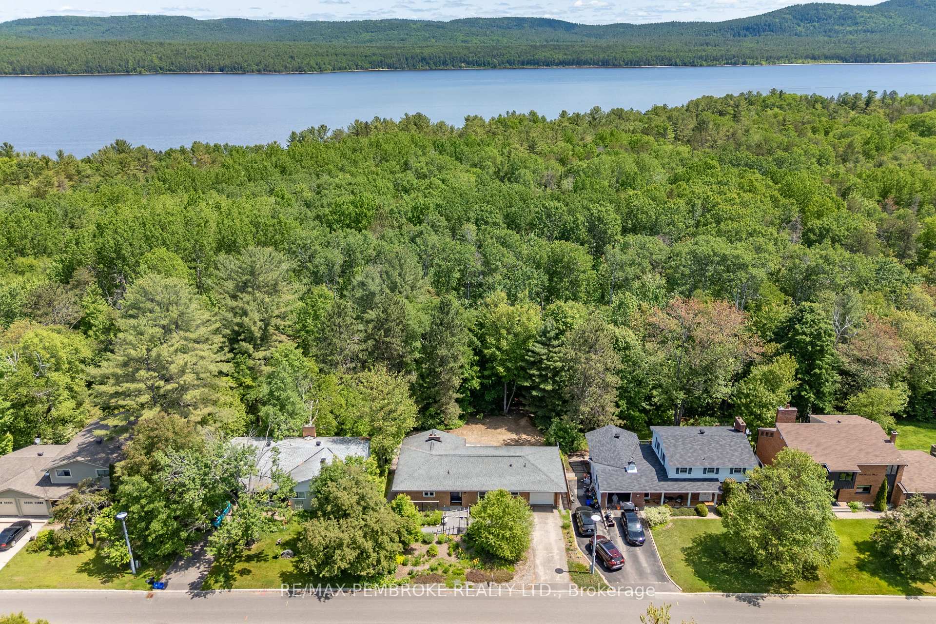 Photo 48 of 239 Thomas Street, Deep River — HOMEH