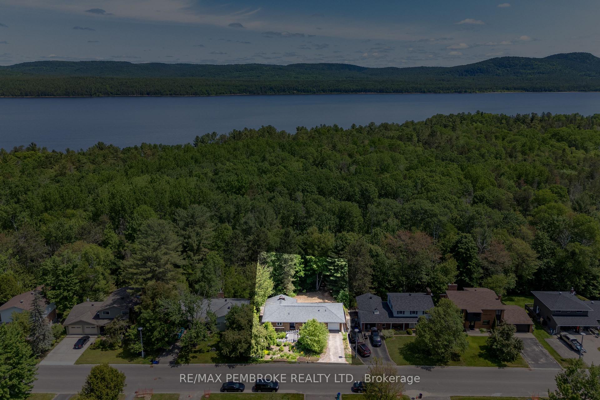 Photo 50 of 239 Thomas Street, Deep River — HOMEH