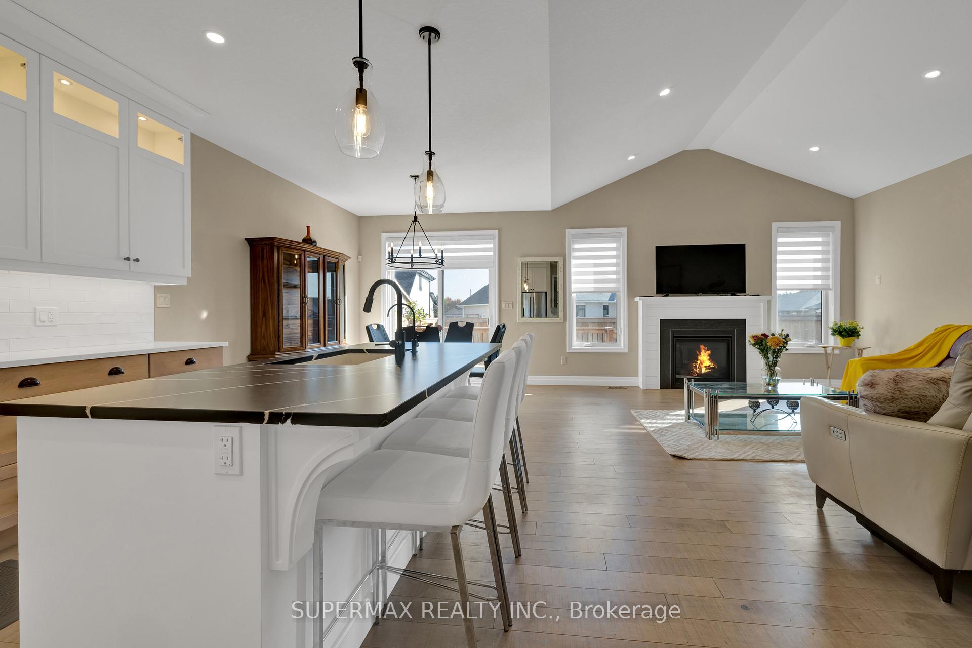 Photo 11 of 99 Renaissance Drive, St. Thomas — HOMEH