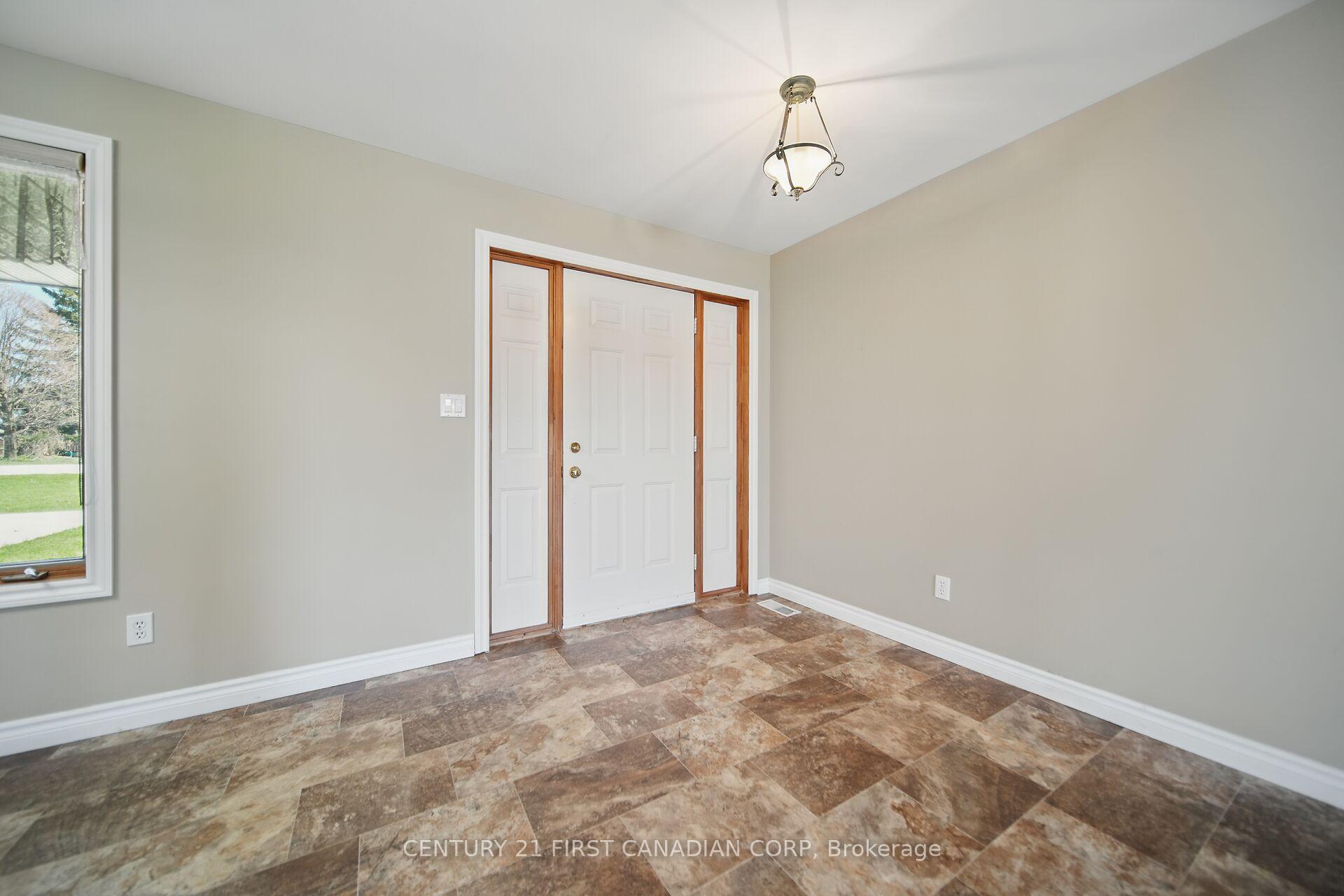Photo 5 of 29522 Talbot Line, Dutton/Dunwich, Wallacetown — HOMEH