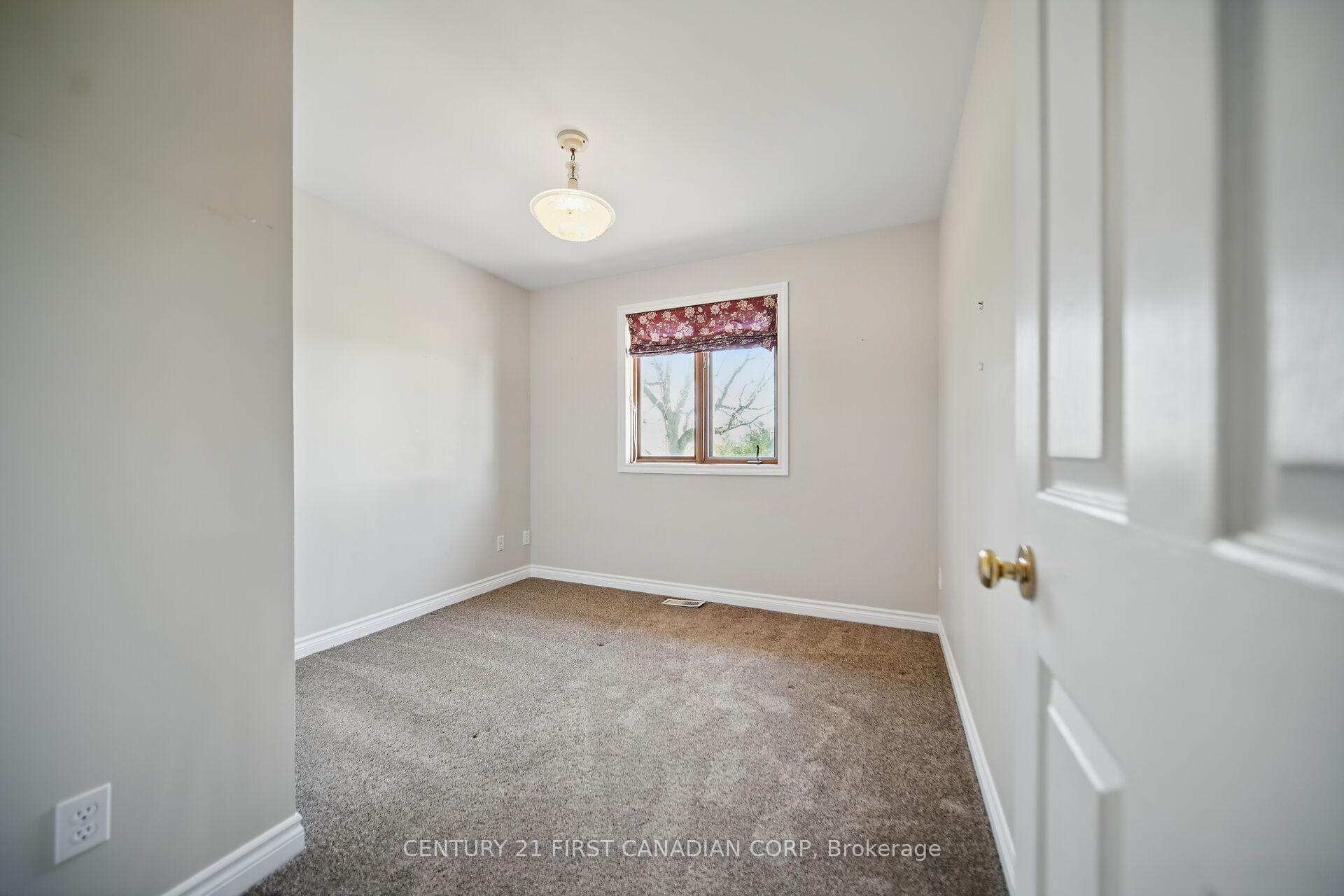 Photo 24 of 29522 Talbot Line, Dutton/Dunwich, Wallacetown — HOMEH