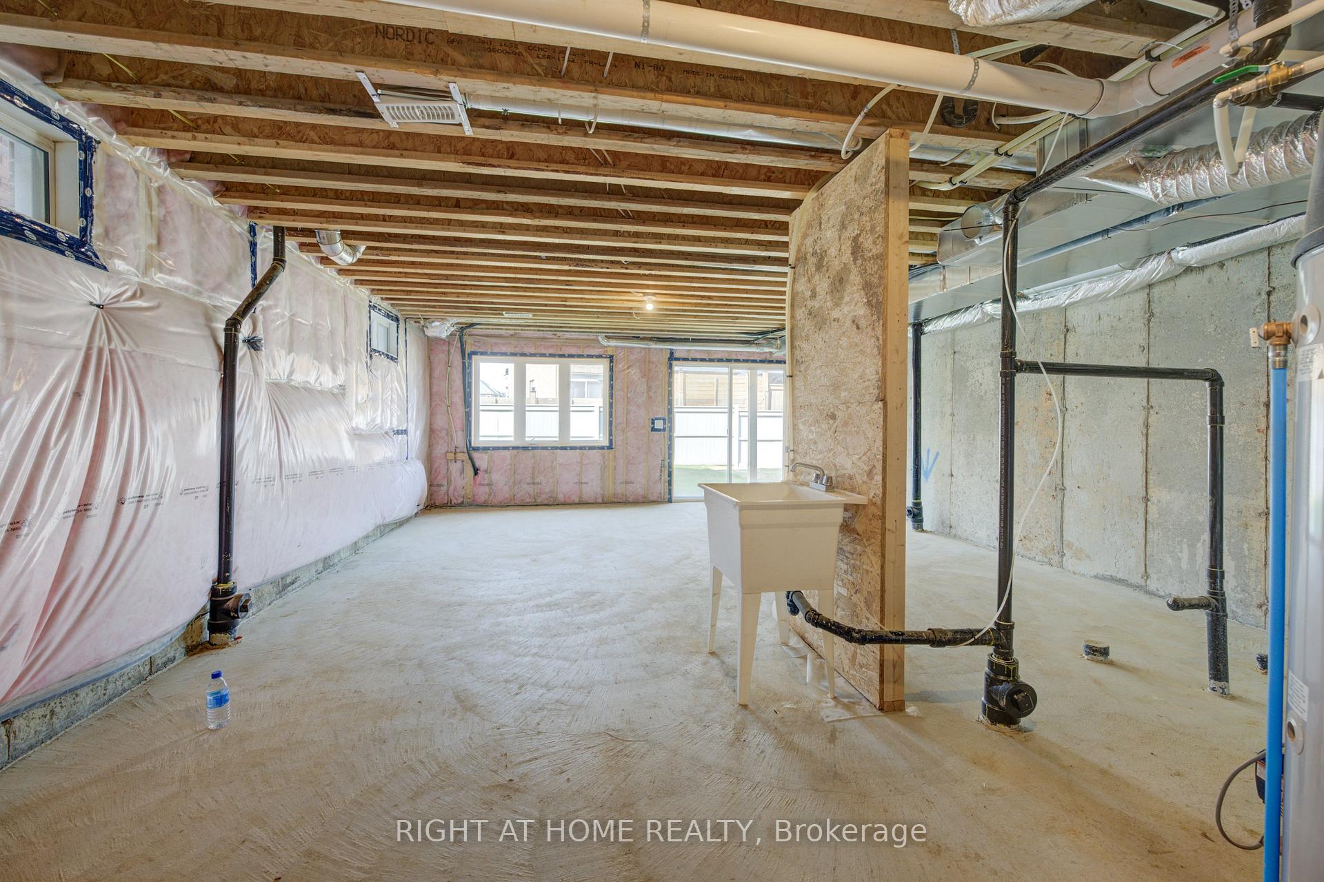 Photo 25 of 1097 Garner Road E, Hamilton, Ancaster — HOMEH