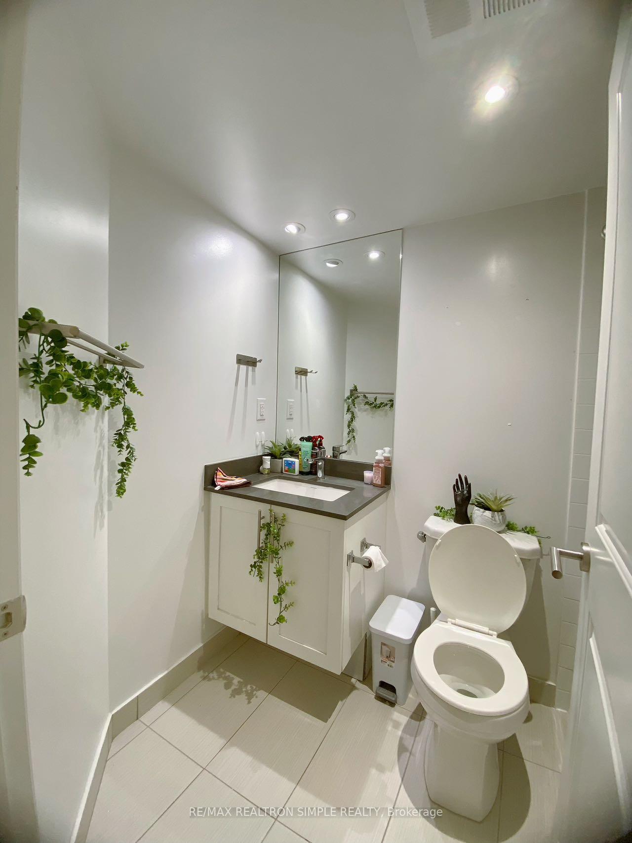 Photo 7 of Unit 2012, 400 Adelaide Street E, Toronto, Moss Park — HOMEH