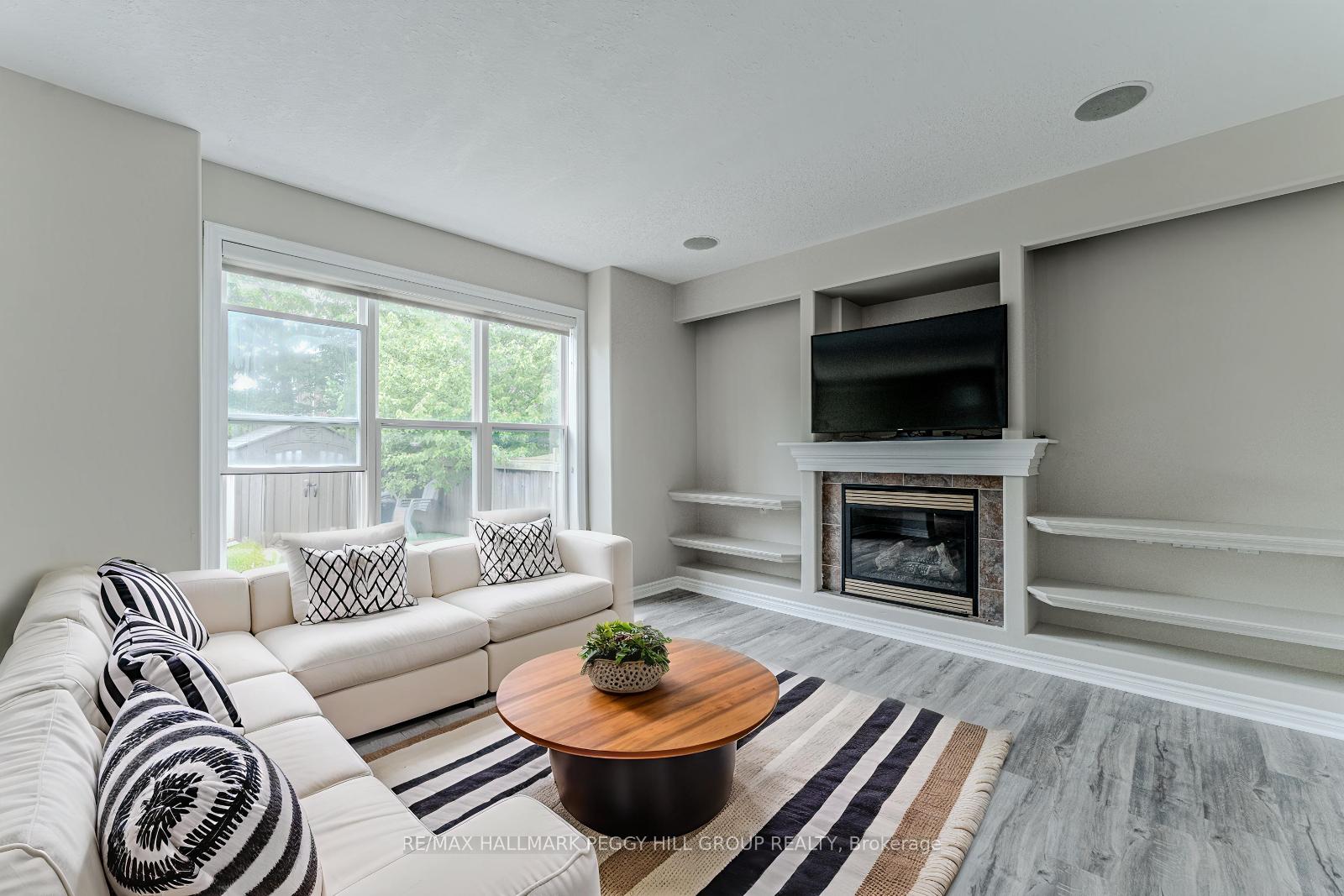 Photo 3 of 35 Birkhall Place, Barrie, Innis-Shore — HOMEH